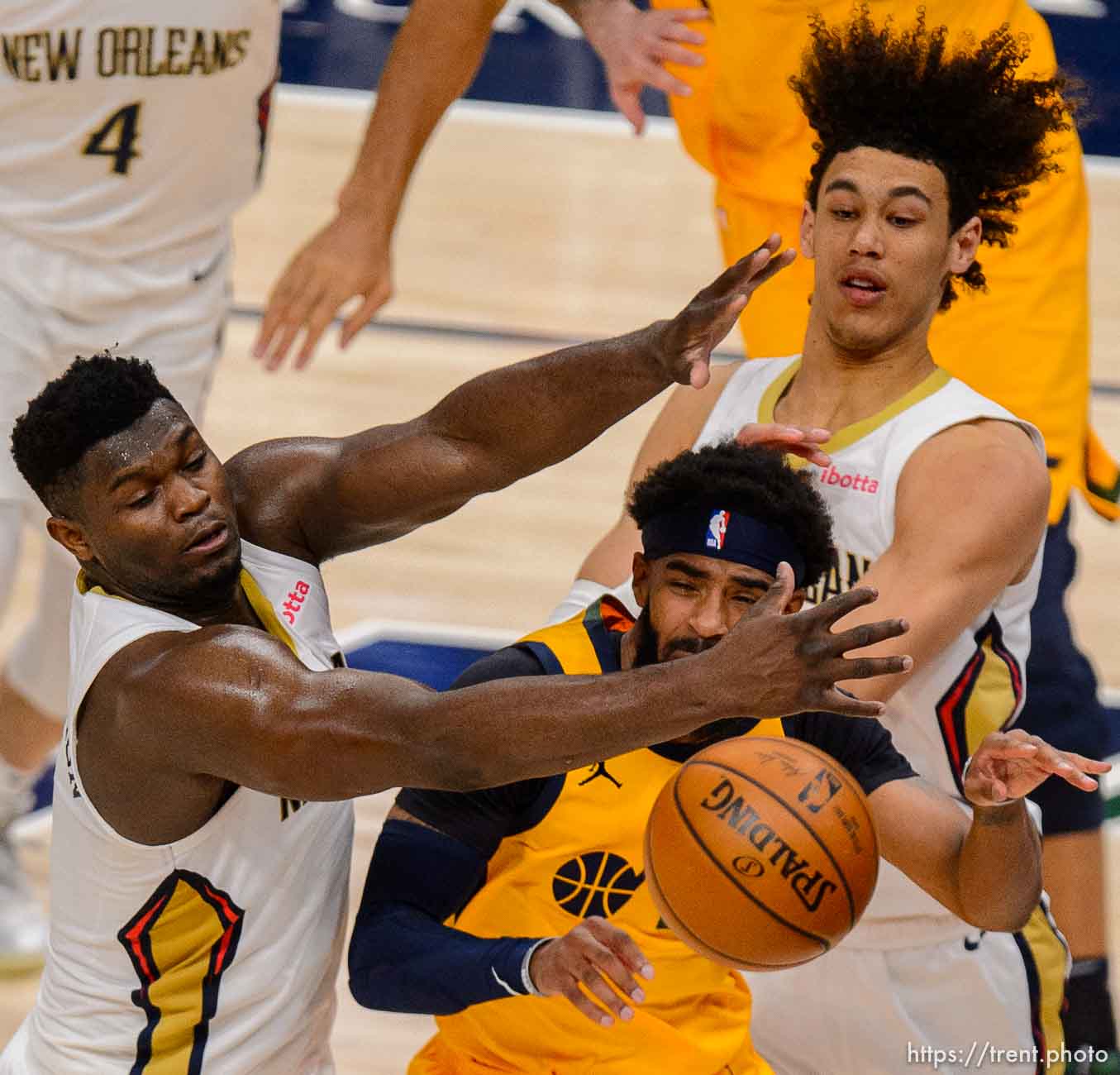 (Trent Nelson  |  The Salt Lake Tribune) Utah Jazz guard Mike Conley (10) passes as he drives past New Orleans Pelicans forward Zion Williamson (1) as the Utah Jazz host the New Orleans Pelicans, NBA basketball in Salt Lake City on Tuesday, Jan. 19, 2021.