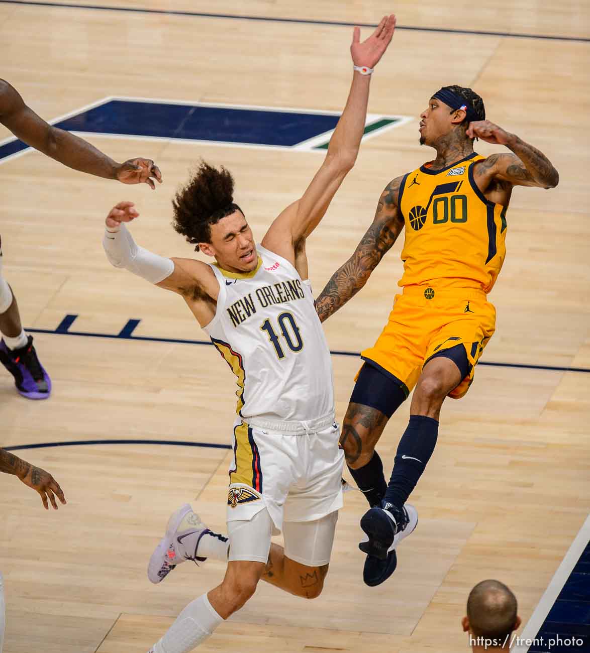 (Trent Nelson  |  The Salt Lake Tribune) New Orleans Pelicans center Jaxson Hayes (10) collides with Utah Jazz guard Jordan Clarkson (00) as the Utah Jazz host the New Orleans Pelicans, NBA basketball in Salt Lake City on Tuesday, Jan. 19, 2021.