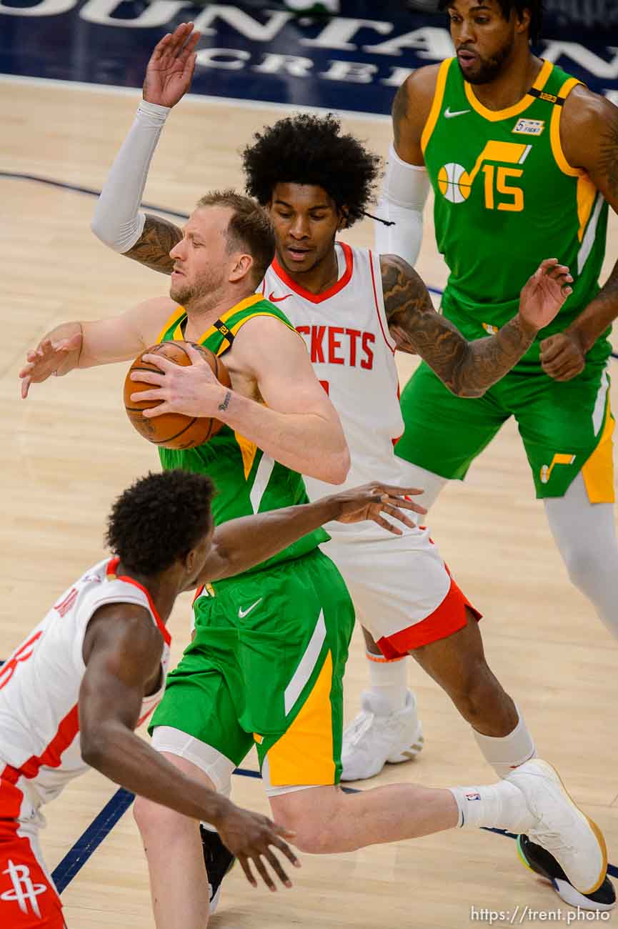 (Trent Nelson  |  The Salt Lake Tribune) Utah Jazz forward Joe Ingles (2) drives past Houston Rockets guard Kevin Porter Jr. (3) as the Utah Jazz host the Houston Rockets, NBA basketball in Salt Lake City on Friday, March 12, 2021.