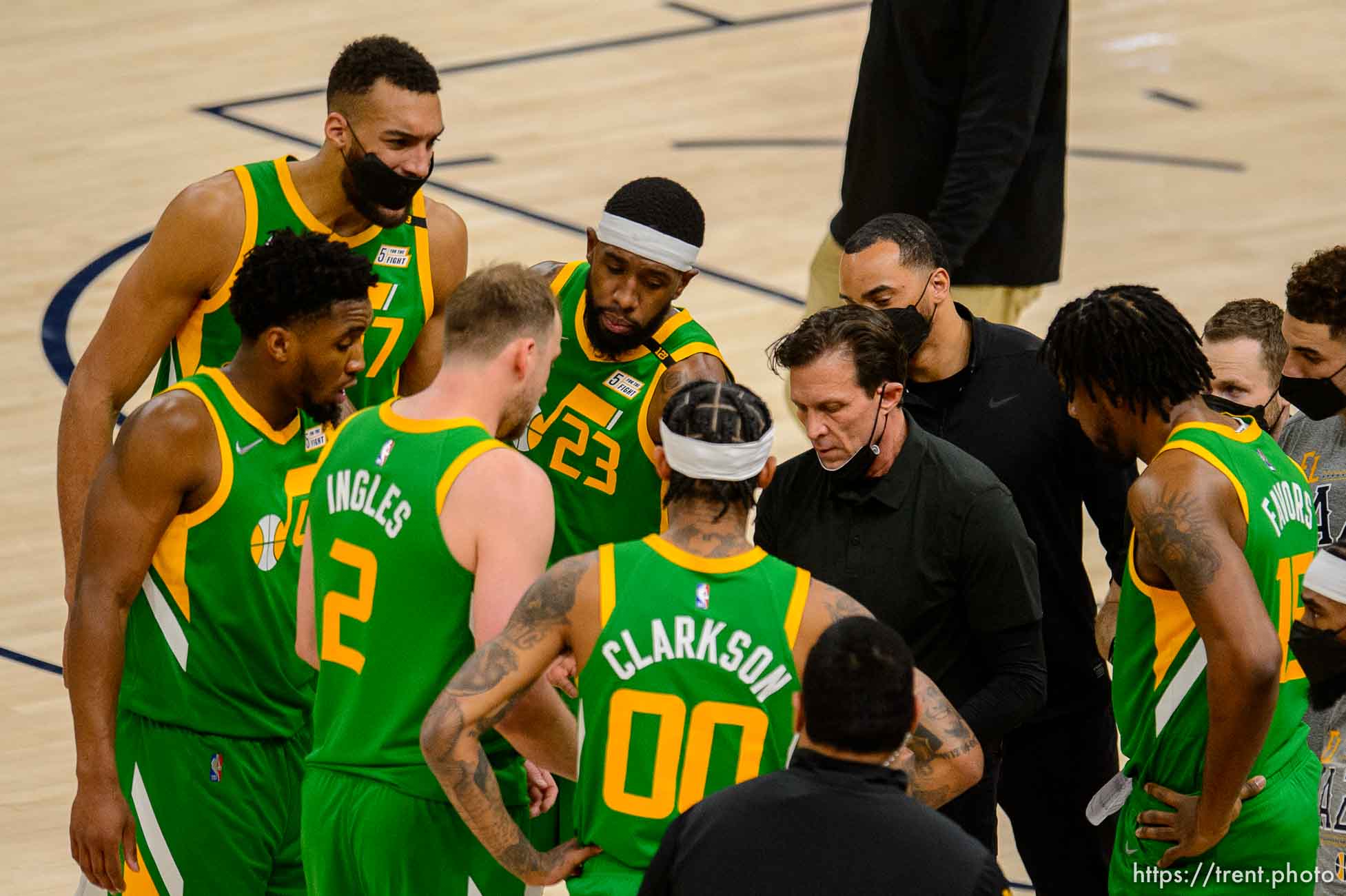 (Trent Nelson  |  The Salt Lake Tribune) Quin Snyder, jazz huddle as the Utah Jazz host the Houston Rockets, NBA basketball in Salt Lake City on Friday, March 12, 2021. Utah Jazz center Rudy Gobert (27) Utah Jazz guard Donovan Mitchell (45), Utah Jazz forward Joe Ingles (2), Utah Jazz forward Royce O'Neale (23), Utah Jazz guard Jordan Clarkson (00), Utah Jazz center Derrick Favors (15)