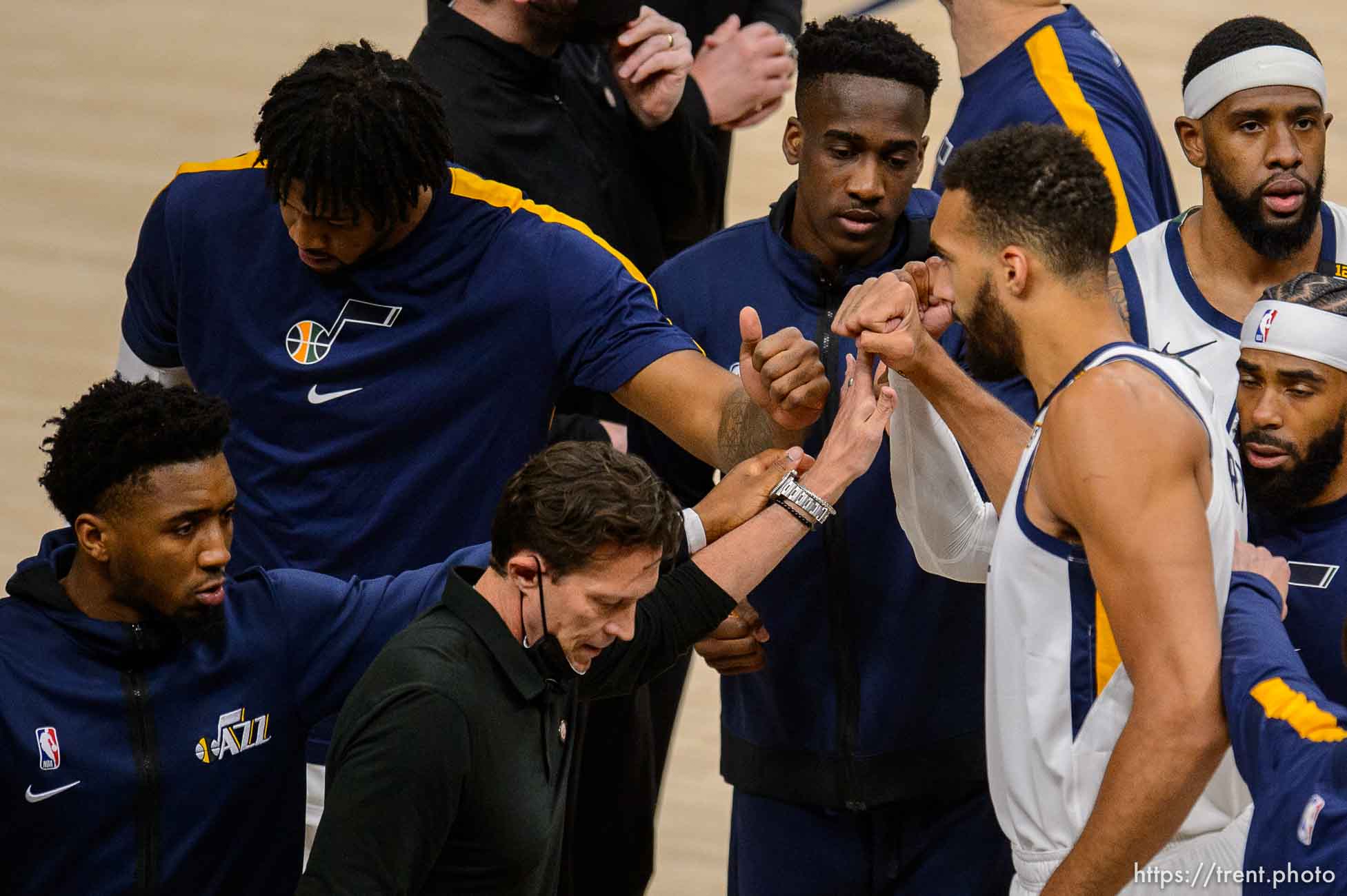 (Trent Nelson  |  The Salt Lake Tribune) Quin Snyder in a pregame huddle as the Utah Jazz host the Sacramento Kings, NBA basketball in Salt Lake City on Saturday, April 10, 2021.