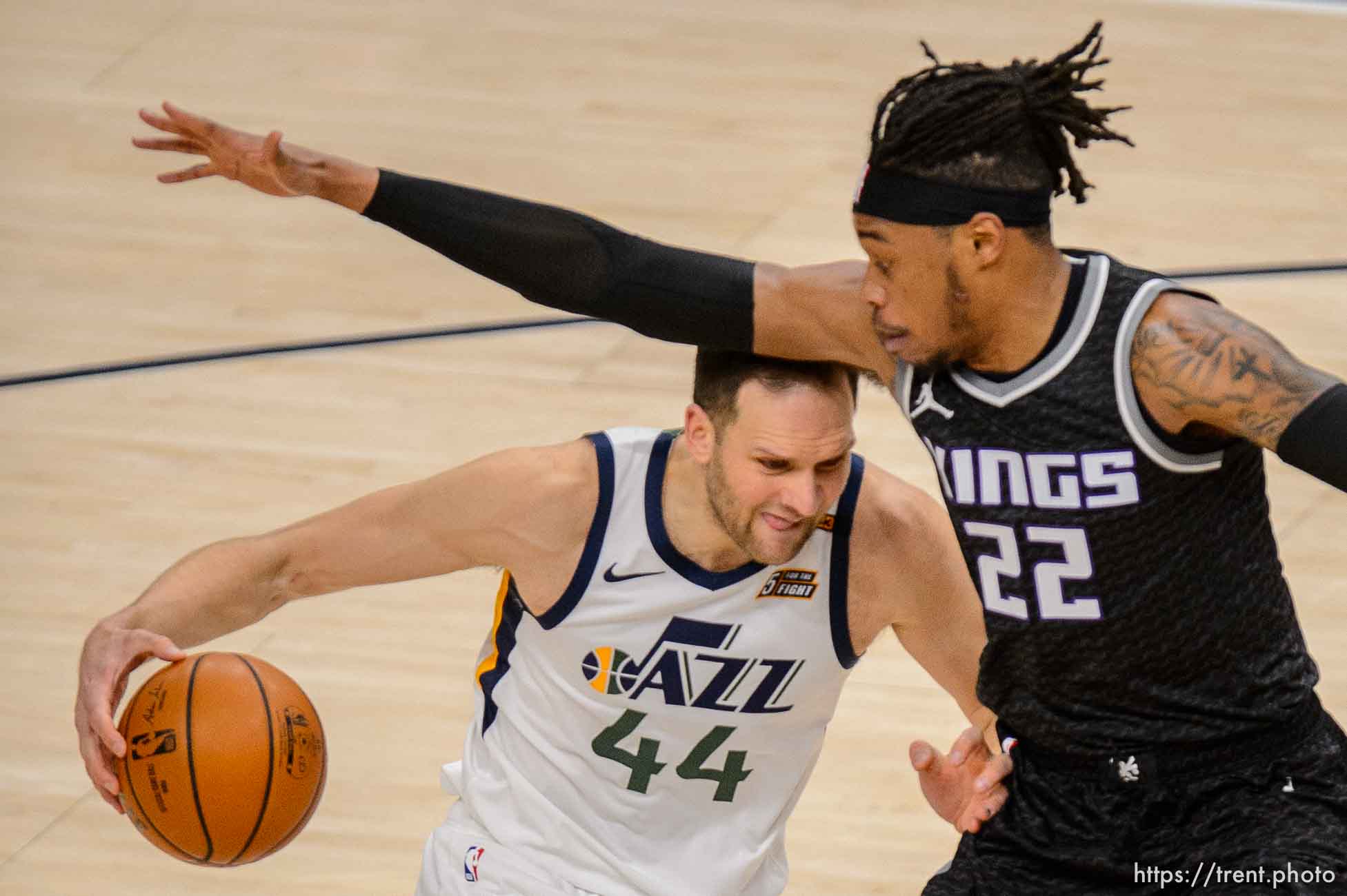 (Trent Nelson  |  The Salt Lake Tribune) Utah Jazz forward Bojan Bogdanovic (44) Sacramento Kings center Richaun Holmes (22) as the Utah Jazz host the Sacramento Kings, NBA basketball in Salt Lake City on Saturday, April 10, 2021.