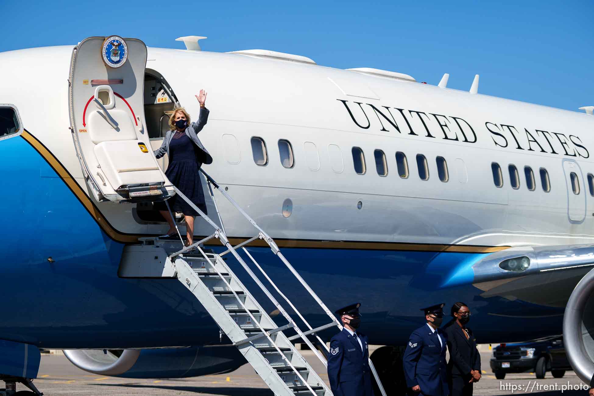 (Trent Nelson  |  The Salt Lake Tribune) First lady Jill Biden waves before leaving Salt Lake City on Wednesday, May 5, 2021.