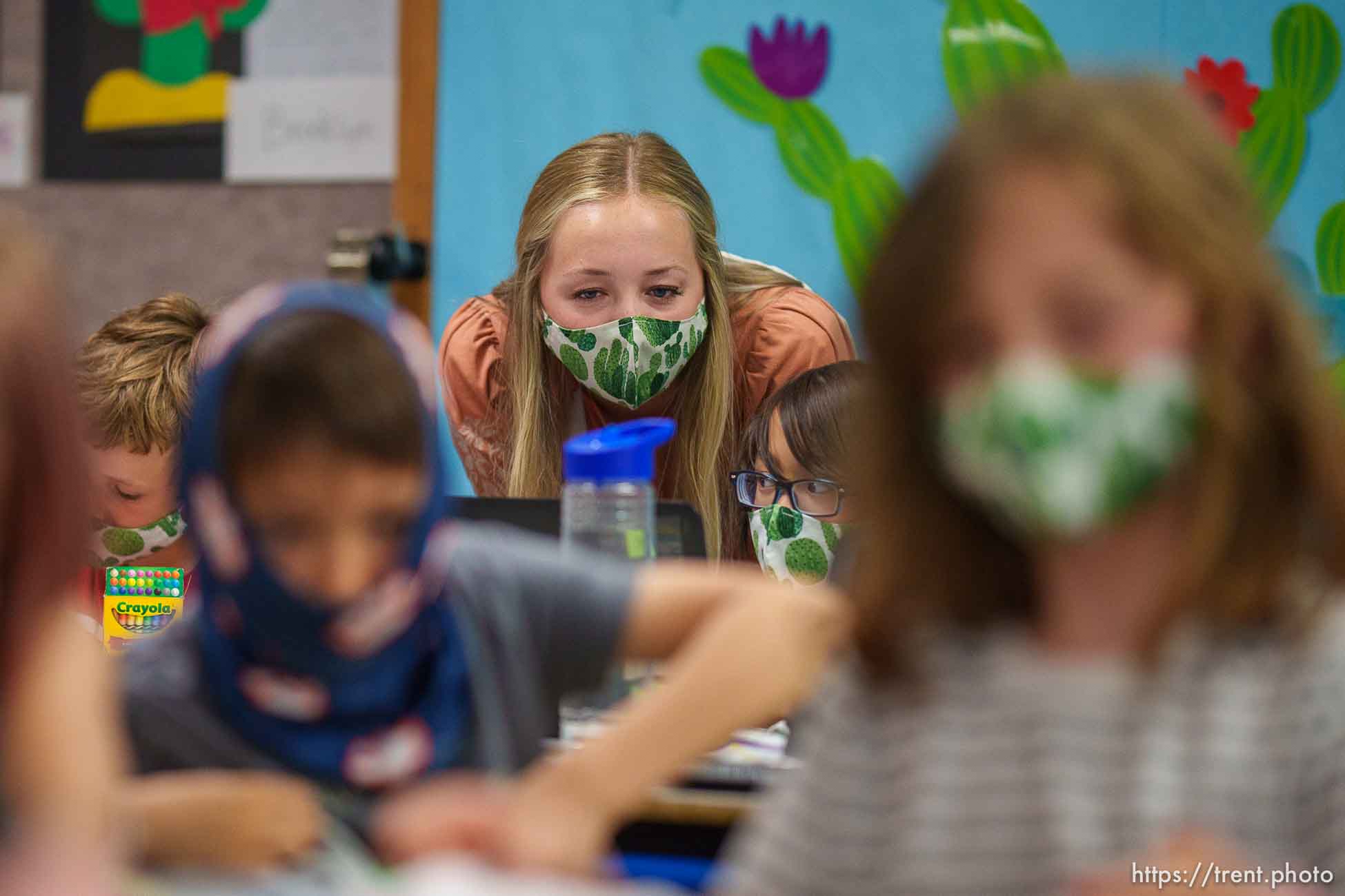 (Trent Nelson  |  The Salt Lake Tribune) Canyon View Elementary teacher Melissa Casper works with her third grade students in Cottonwood Heights on Tuesday, May 18, 2021.