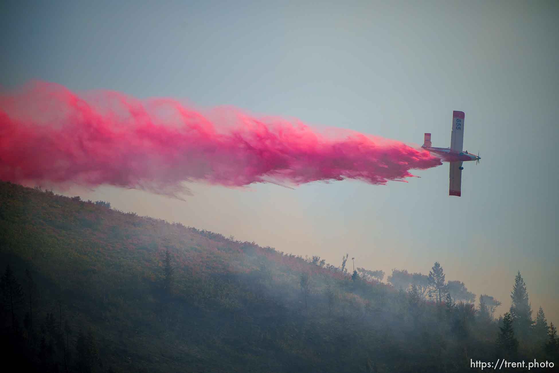 (Trent Nelson  |  The Salt Lake Tribune) Pilots make drops as the Parleys Canyon Fire burns on Saturday, Aug. 14, 2021.