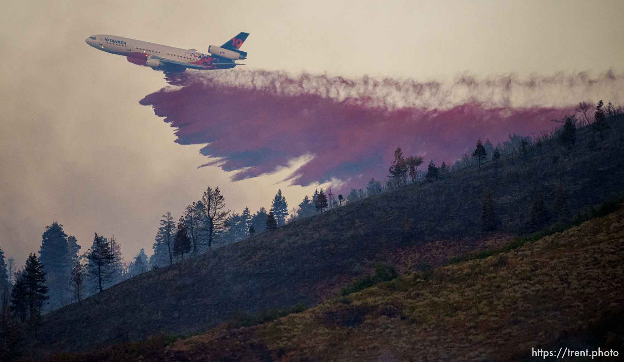 (Trent Nelson  |  The Salt Lake Tribune) Crews fight the Parleys Canyon Fire burns on Saturday, Aug. 14, 2021.