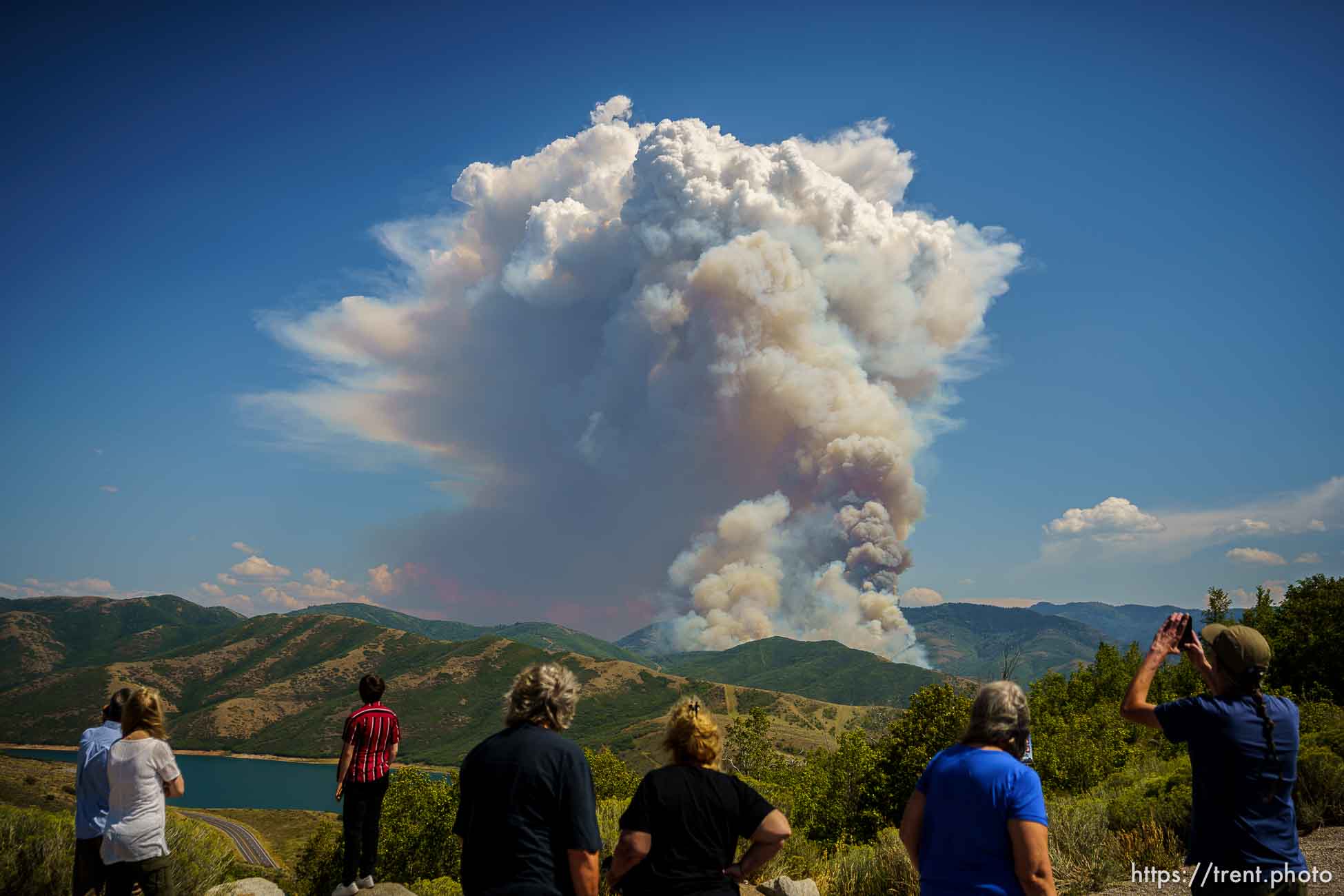 (Trent Nelson  |  The Salt Lake Tribune) The Parleys Canyon Fire burns, as seen from Emigration Canyon on Saturday, Aug. 14, 2021.