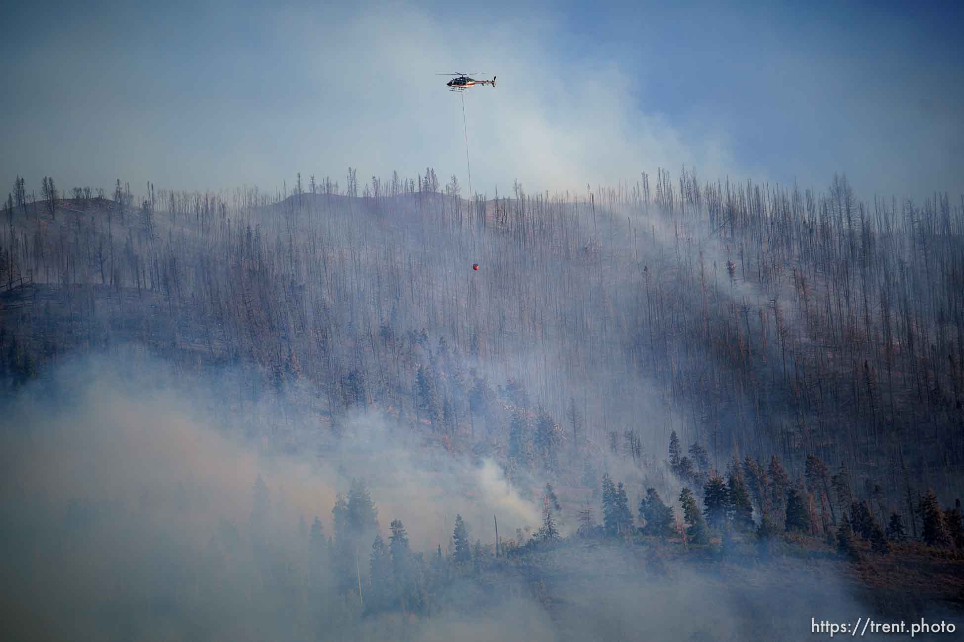 (Trent Nelson  |  The Salt Lake Tribune) Pilots make drops as the Parleys Canyon Fire burns on Saturday, Aug. 14, 2021.