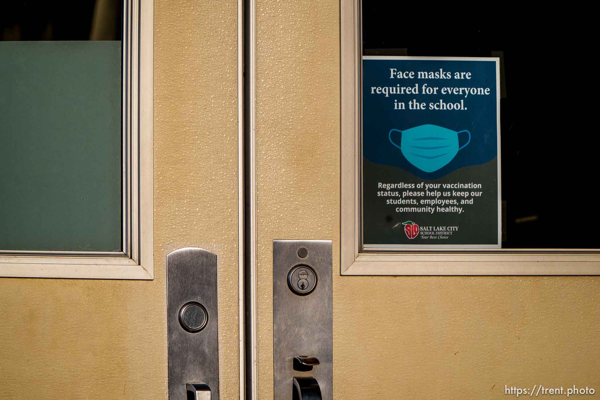 (Trent Nelson  |  The Salt Lake Tribune) A sign regarding masks at Hawthorne Elementary School in Salt Lake City on Monday, Aug. 30, 2021.