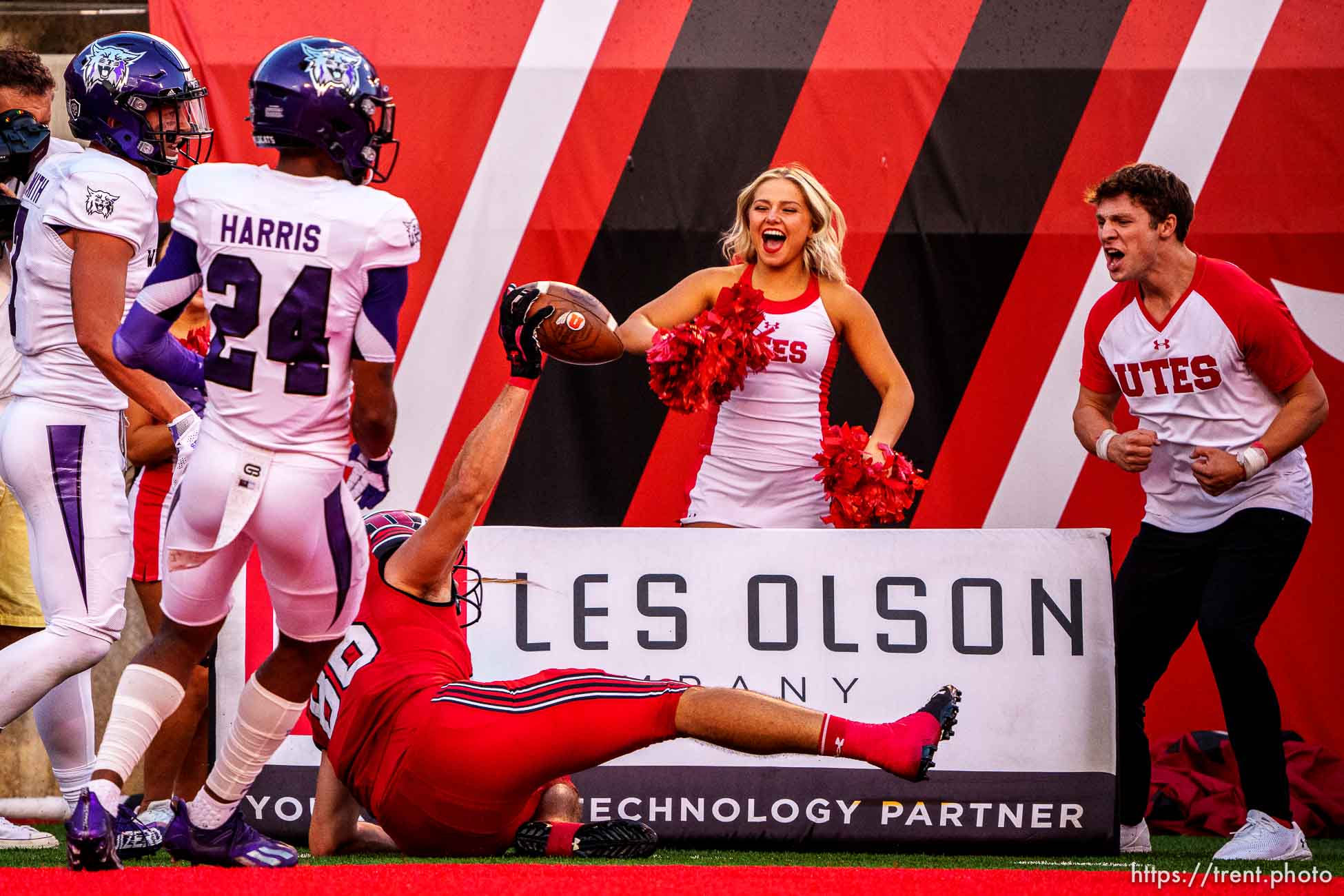 (Trent Nelson  |  The Salt Lake Tribune) Utah Utes tight end Dalton Kincaid (86) scores a touchdown as the Utah Utes host the Weber State Wildcats in Salt Lake City on Thursday, Sept. 2, 2021.