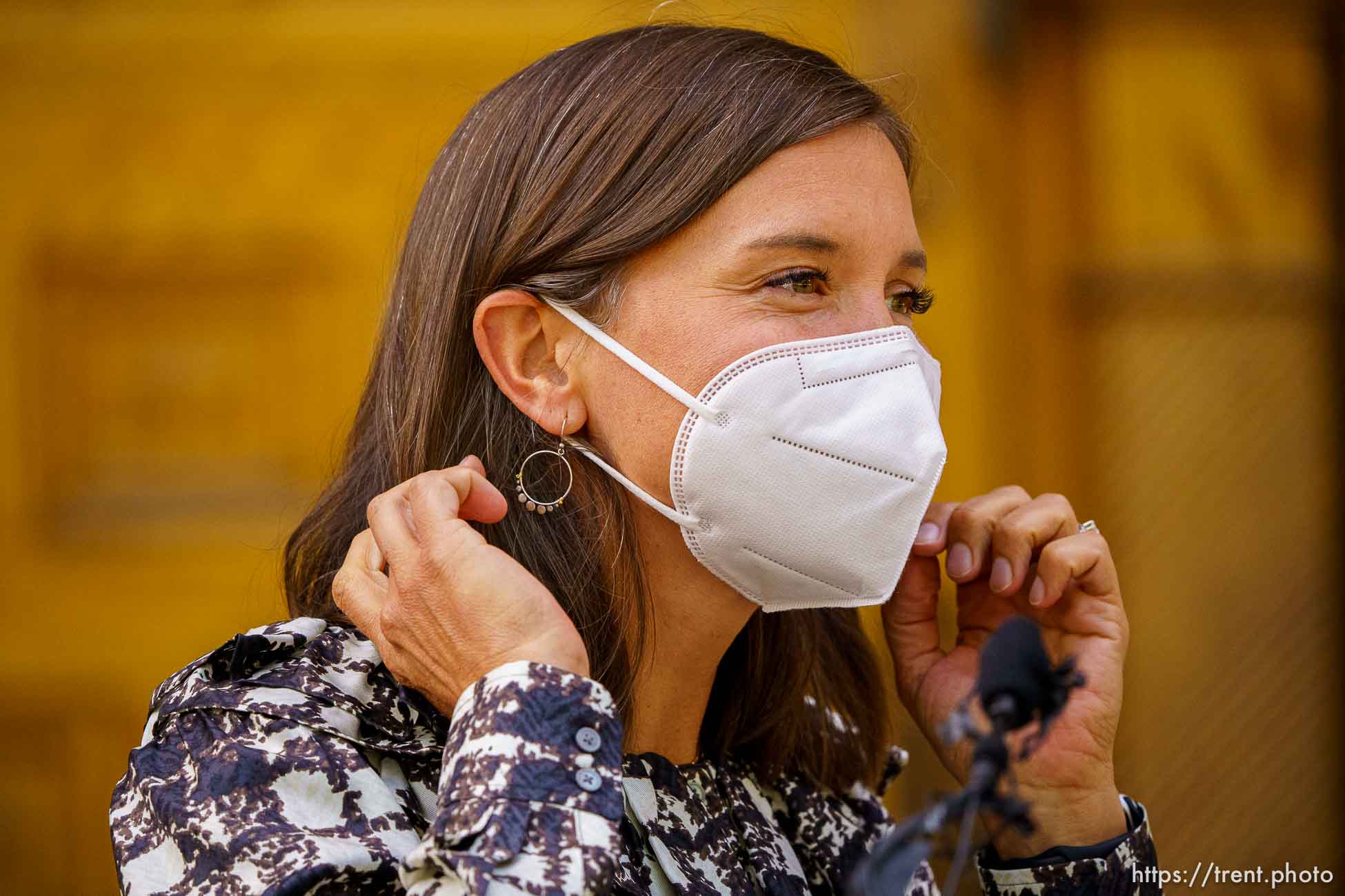 (Trent Nelson  |  The Salt Lake Tribune) Salt Lake City Mayor Erin Mendenhall puts a mask on following a news conference regarding masks in schools in Salt Lake City on Monday, Sept. 13, 2021.