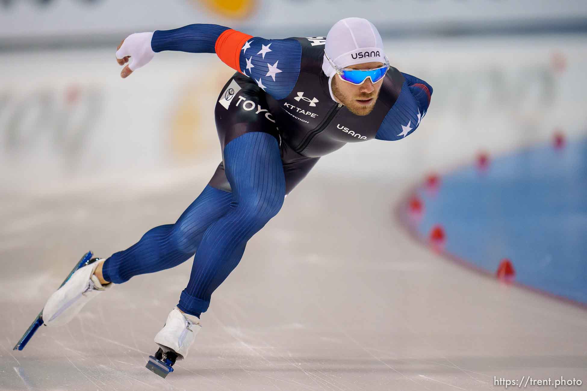 (Trent Nelson  |  The Salt Lake Tribune) Joey Mantia (USA) wins gold in the 1500m on the second day of the International Skating Union World Cup long-track speedskating races at the Utah Olympic Oval in Kearns on Saturday, Dec. 4, 2021.