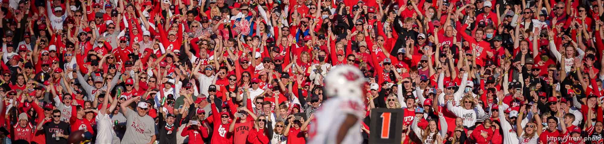 (Trent Nelson  |  The Salt Lake Tribune) 
as the Utah Utes face the Ohio State Buckeyes at the Rose Bowl in Pasadena, Calif., on Saturday, Jan. 1, 2022.