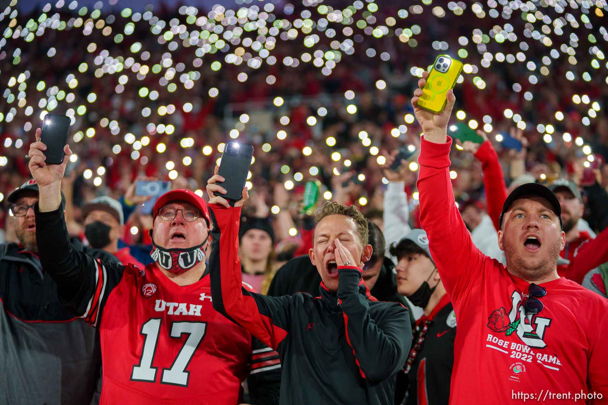 (Trent Nelson  |  The Salt Lake Tribune) Utah fans hold up their phones during a tribute to Utah players Ty Jordan and Aaron Lowe, as the Utah Utes face the Ohio State Buckeyes at the Rose Bowl in Pasadena, Calif., on Saturday, Jan. 1, 2022.