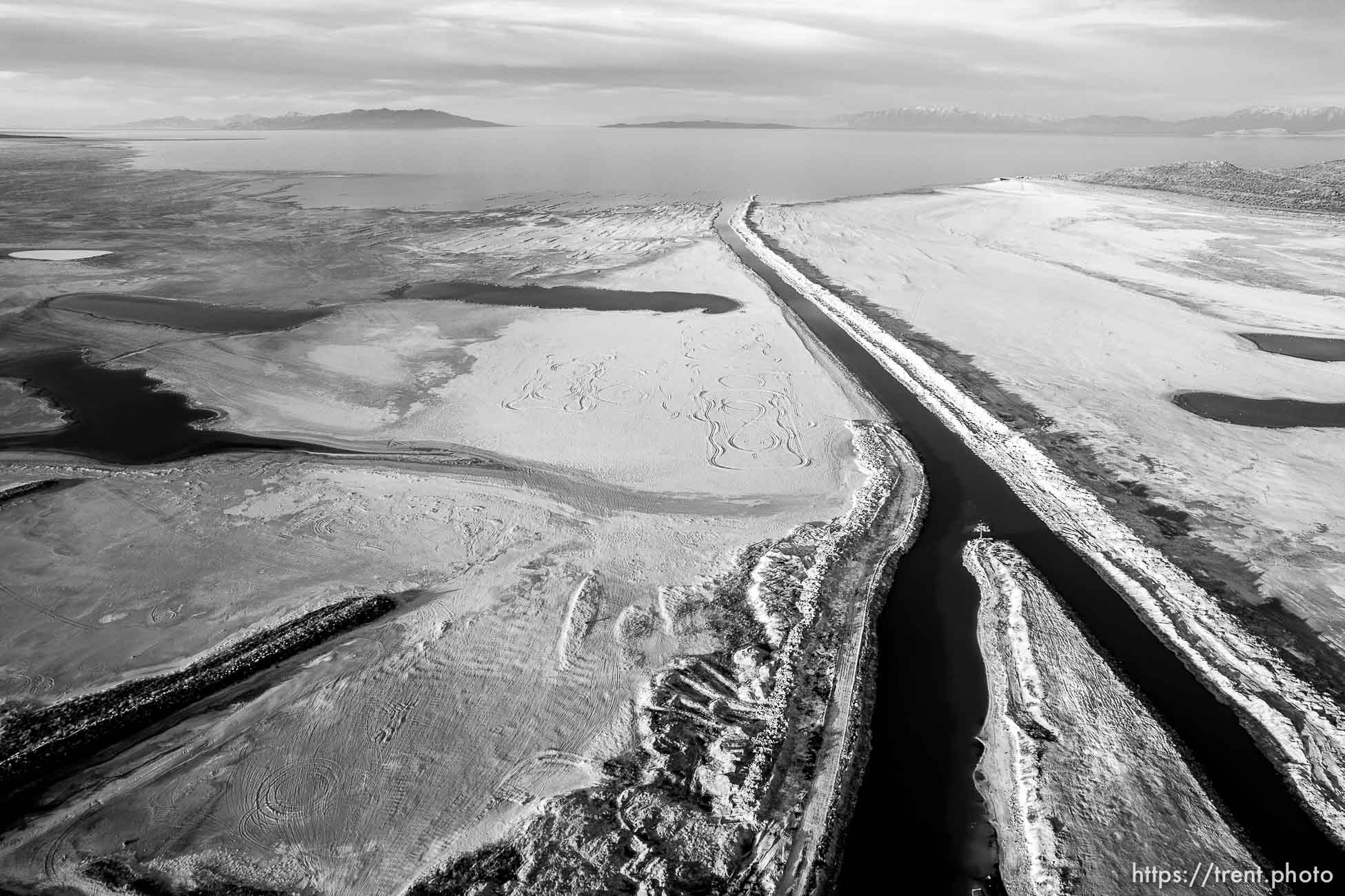 (Trent Nelson  |  The Salt Lake Tribune) The US Magnesium dike north of Stansbury Island on Saturday, March 26, 2022.