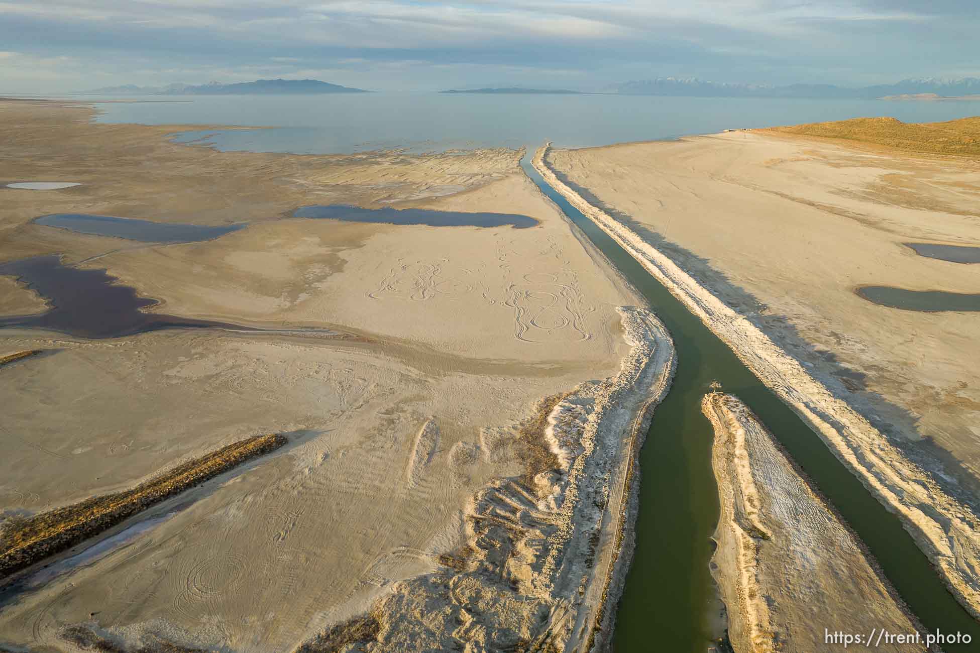 (Trent Nelson  |  The Salt Lake Tribune) The US Magnesium dike north of Stansbury Island on Saturday, March 26, 2022.