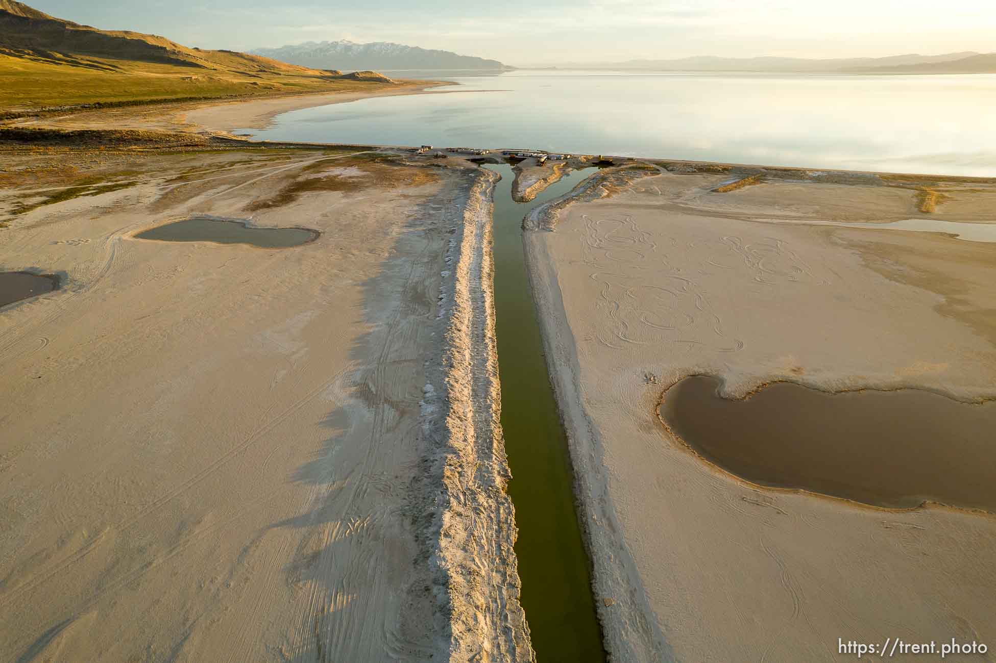 (Trent Nelson  |  The Salt Lake Tribune) The US Magnesium dike north of Stansbury Island on Saturday, March 26, 2022.