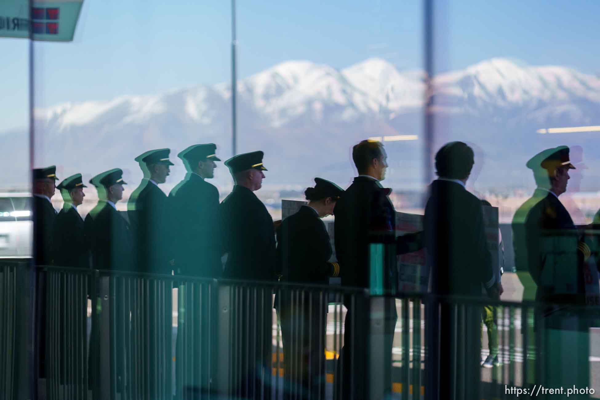 (Trent Nelson  |  The Salt Lake Tribune) Delta Airlines pilots protest at Salt Lake City International Airport on Thursday, April 7, 2022.