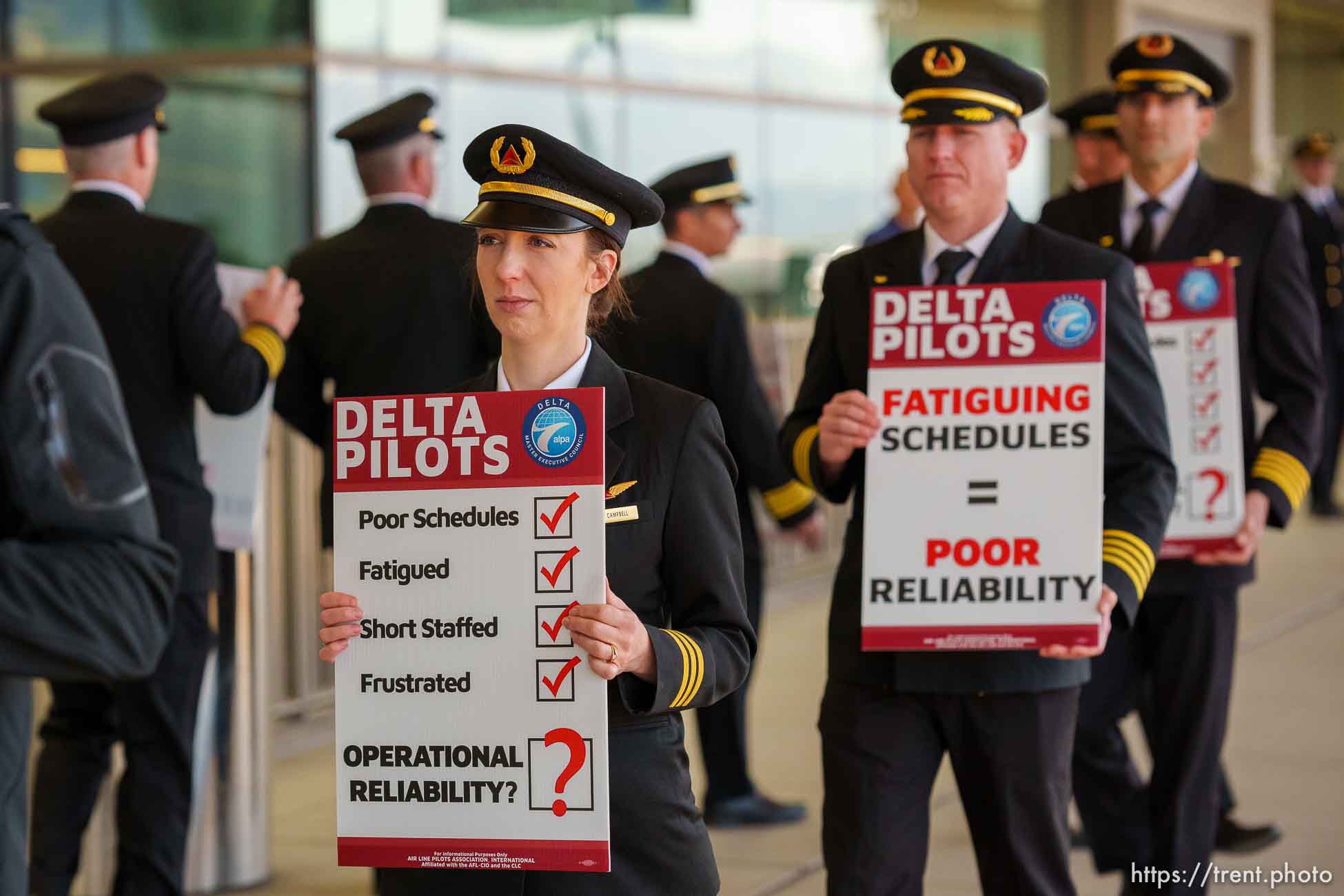 (Trent Nelson  |  The Salt Lake Tribune) Delta Airlines pilots protest at Salt Lake City International Airport on Thursday, April 7, 2022.