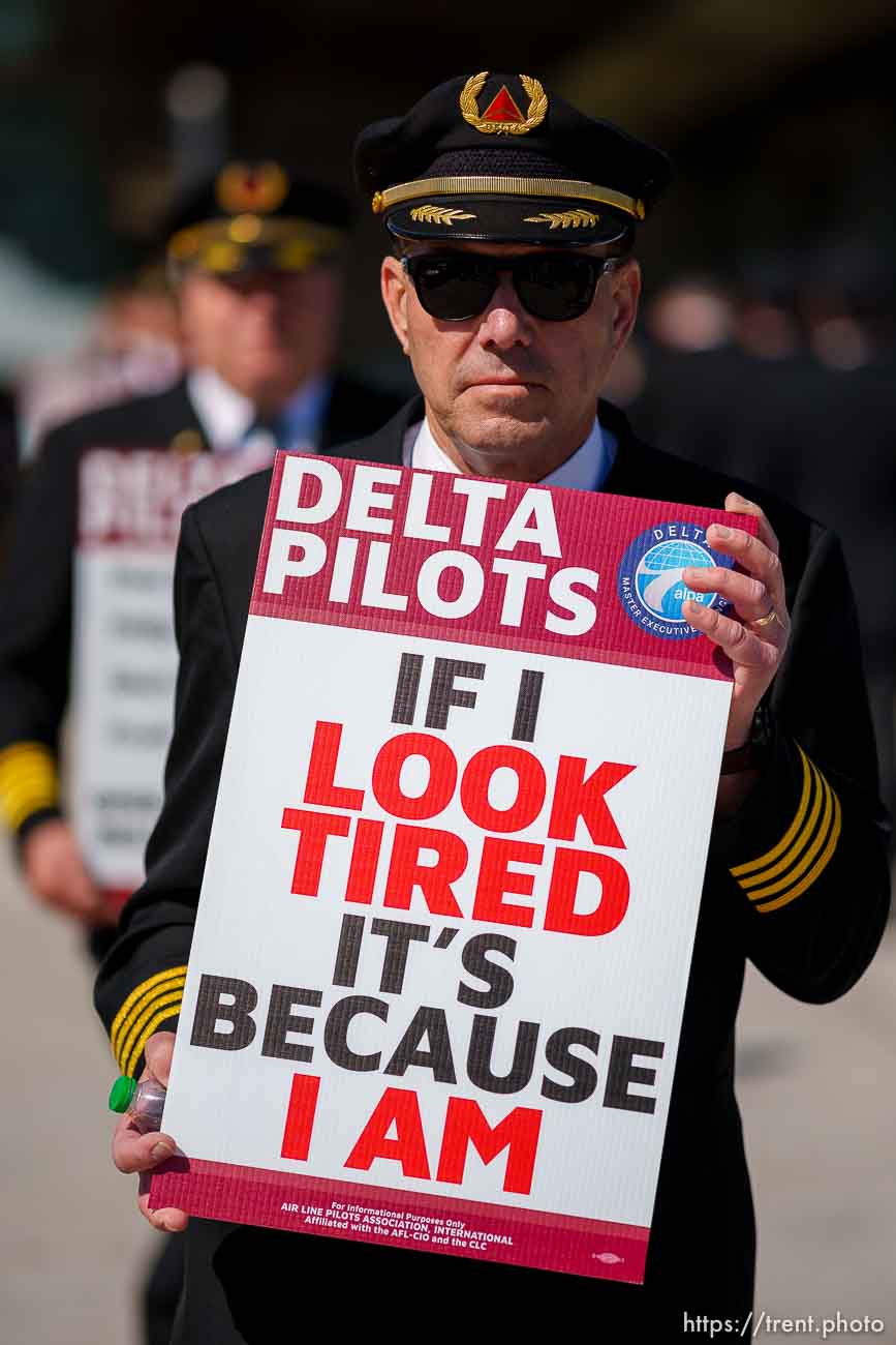 (Trent Nelson  |  The Salt Lake Tribune) Delta Airlines pilots protest at Salt Lake City International Airport on Thursday, April 7, 2022.