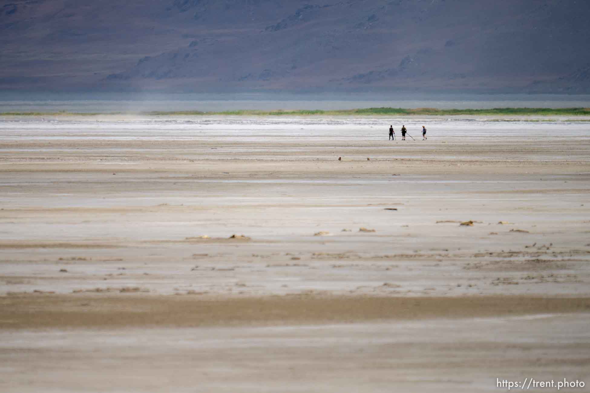 (Trent Nelson  |  The Salt Lake Tribune) Hikers at the Great Salt Lake on Saturday, June 18, 2022.