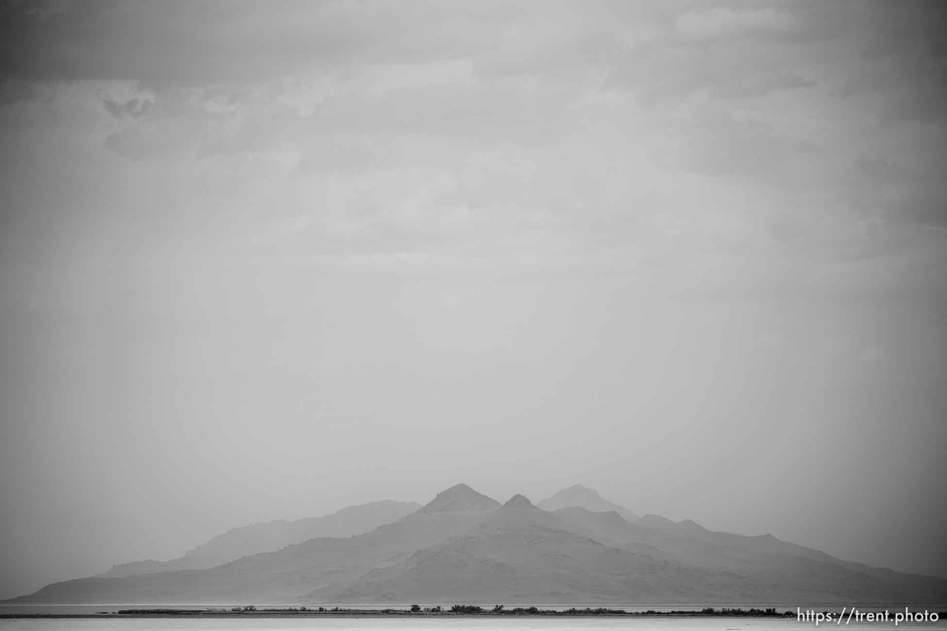 (Trent Nelson  |  The Salt Lake Tribune) Dust obscures Antelope Island and the Great Salt Lake on Saturday, June 18, 2022.