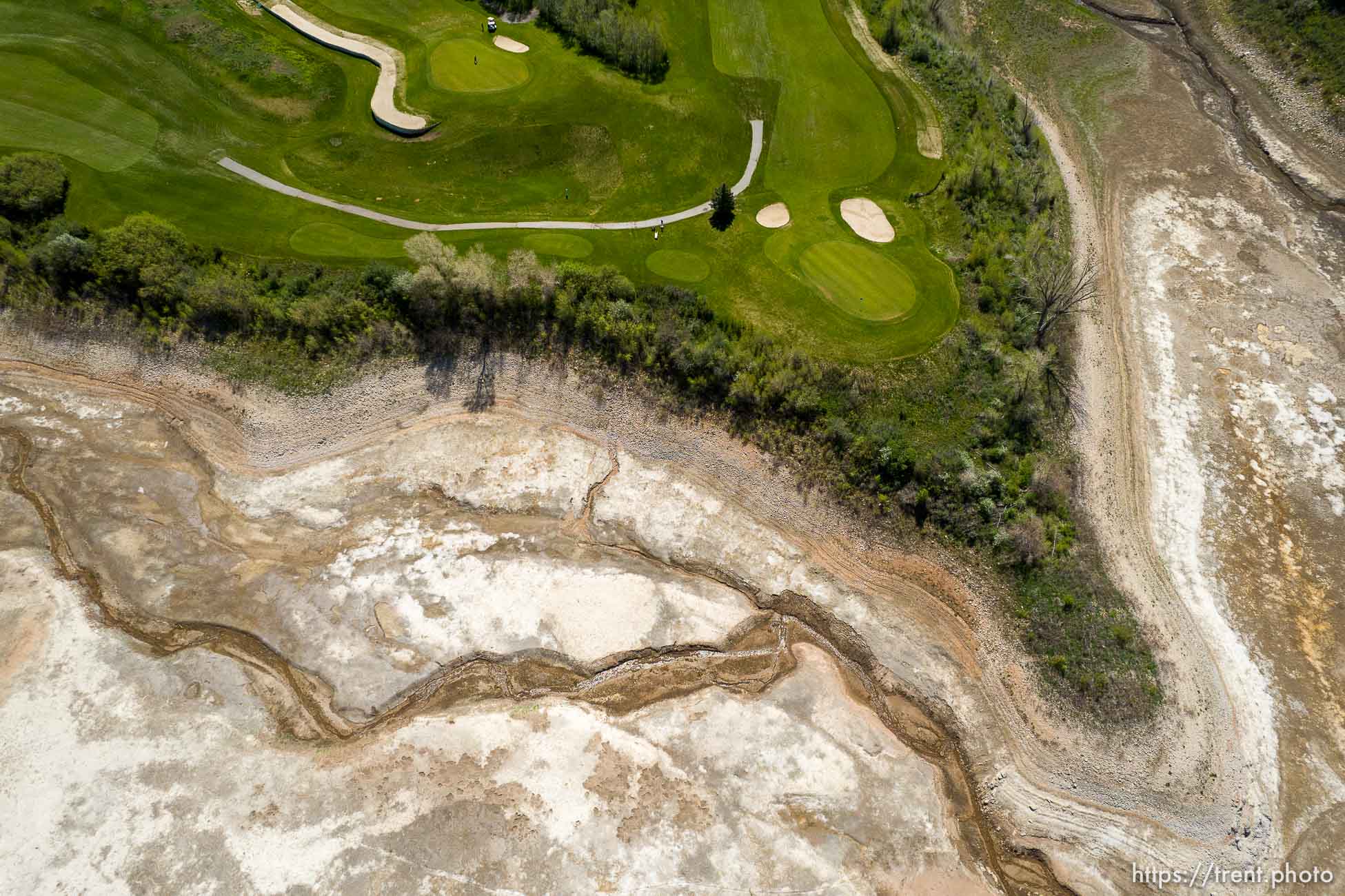 (Trent Nelson | The Salt Lake Tribune) Next to the Mountain Dell golf course, water trickles through Mountain Dell Reservoir on Wednesday, May 18, 2022.