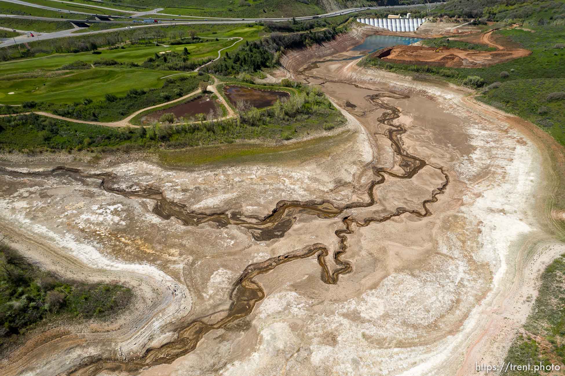 (Trent Nelson | The Salt Lake Tribune) Next to the Mountain Dell golf course, water trickles through Mountain Dell Reservoir on Wednesday, May 18, 2022.