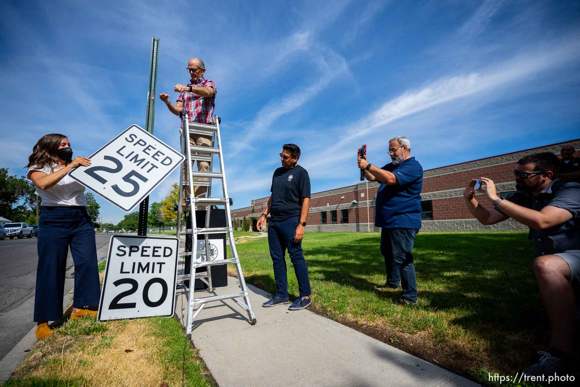 (Trent Nelson  |  The Salt Lake Tribune) Mayor Erin Mendenhall and council member Dan Dugan swap out a 25 mph speed limit sign for a new 20 mph sign, in Salt Lake City on Wednesday, July 27, 2022.