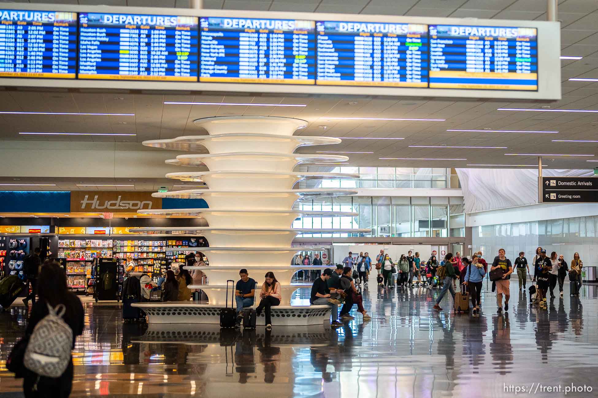 (Trent Nelson  |  The Salt Lake Tribune) Travelers at the Salt Lake City International Airport on Friday, Sept. 23, 2022.