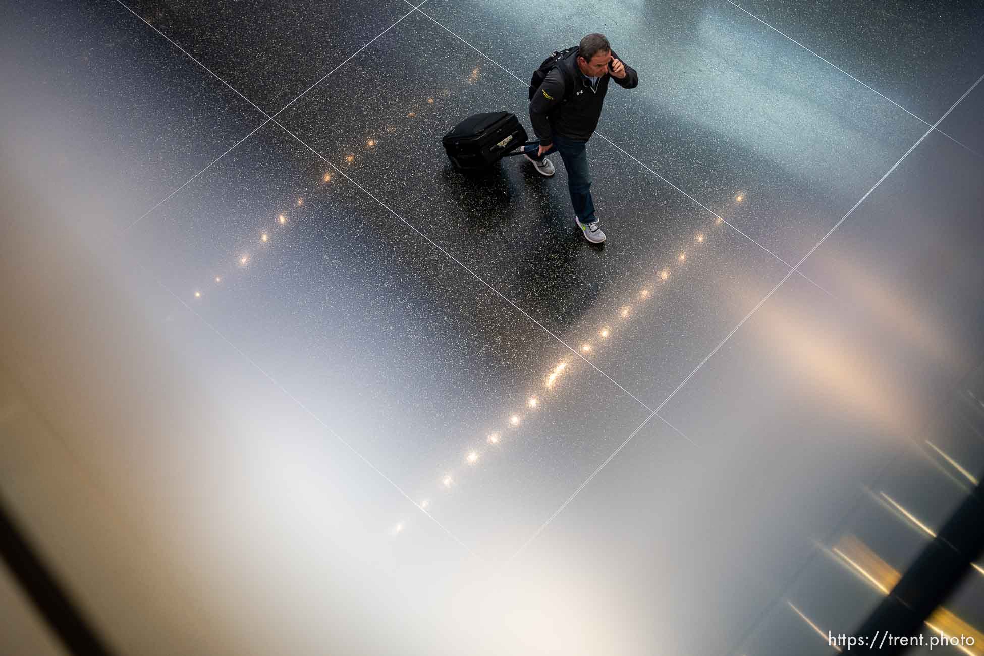 (Trent Nelson  |  The Salt Lake Tribune) Travelers at the Salt Lake City International Airport on Friday, Sept. 23, 2022.