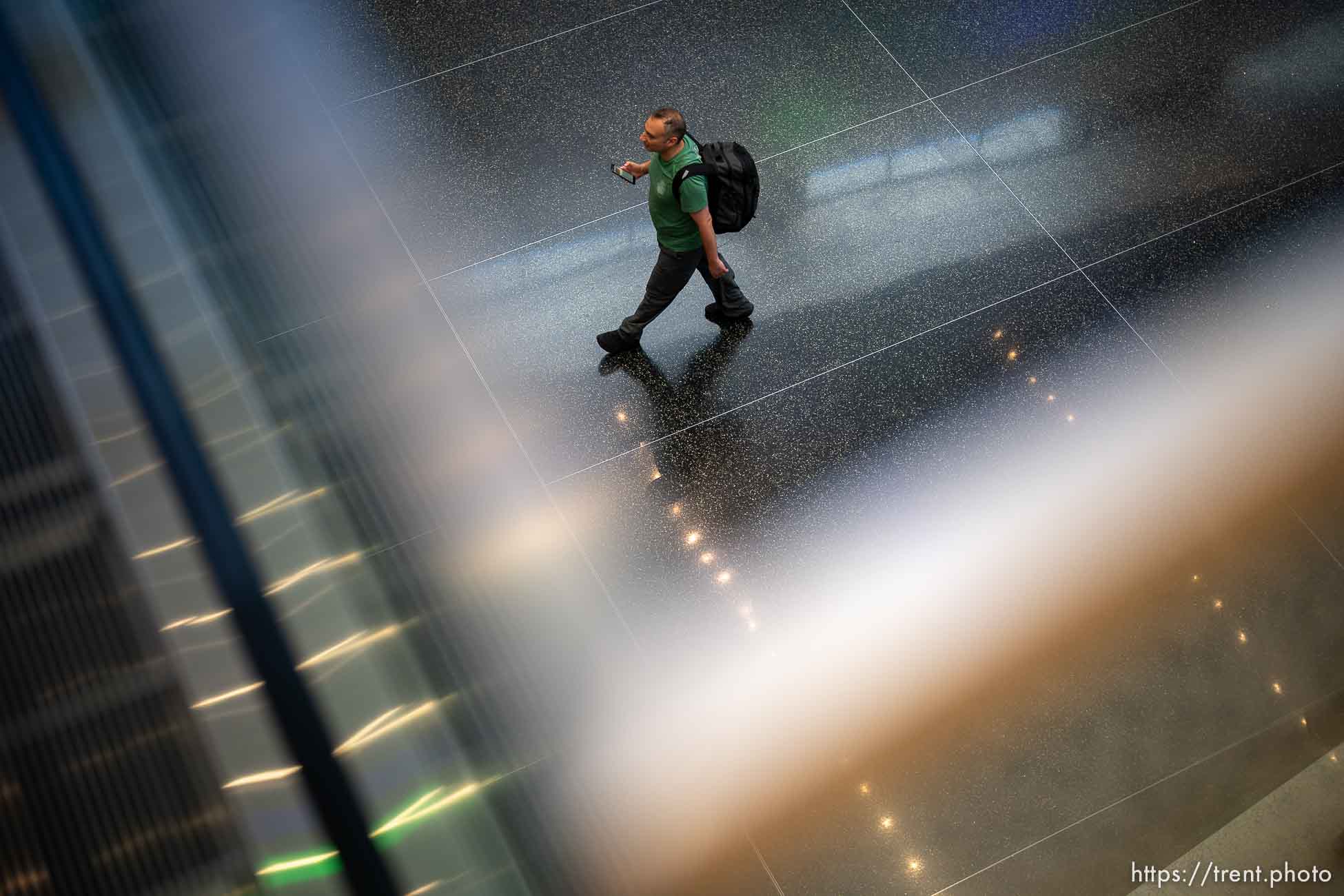 (Trent Nelson  |  The Salt Lake Tribune) Travelers at the Salt Lake City International Airport on Friday, Sept. 23, 2022.