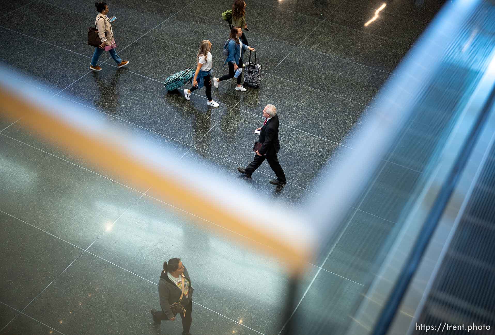 (Trent Nelson  |  The Salt Lake Tribune) Travelers at the Salt Lake City International Airport on Friday, Sept. 23, 2022.