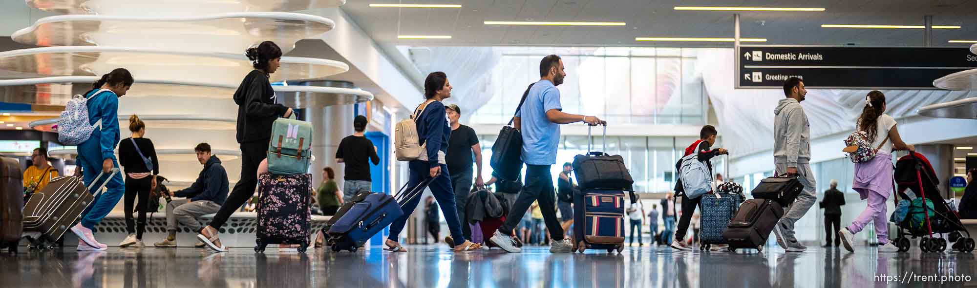 (Trent Nelson  |  The Salt Lake Tribune) Travelers at the Salt Lake City International Airport on Friday, Sept. 23, 2022.