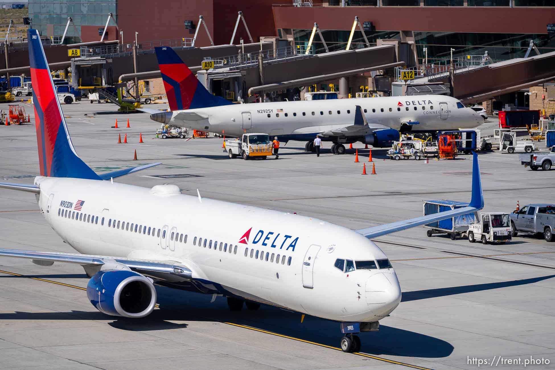 (Trent Nelson  |  The Salt Lake Tribune) A Delta flight arrives at the Salt Lake City International Airport on Friday, Sept. 23, 2022.