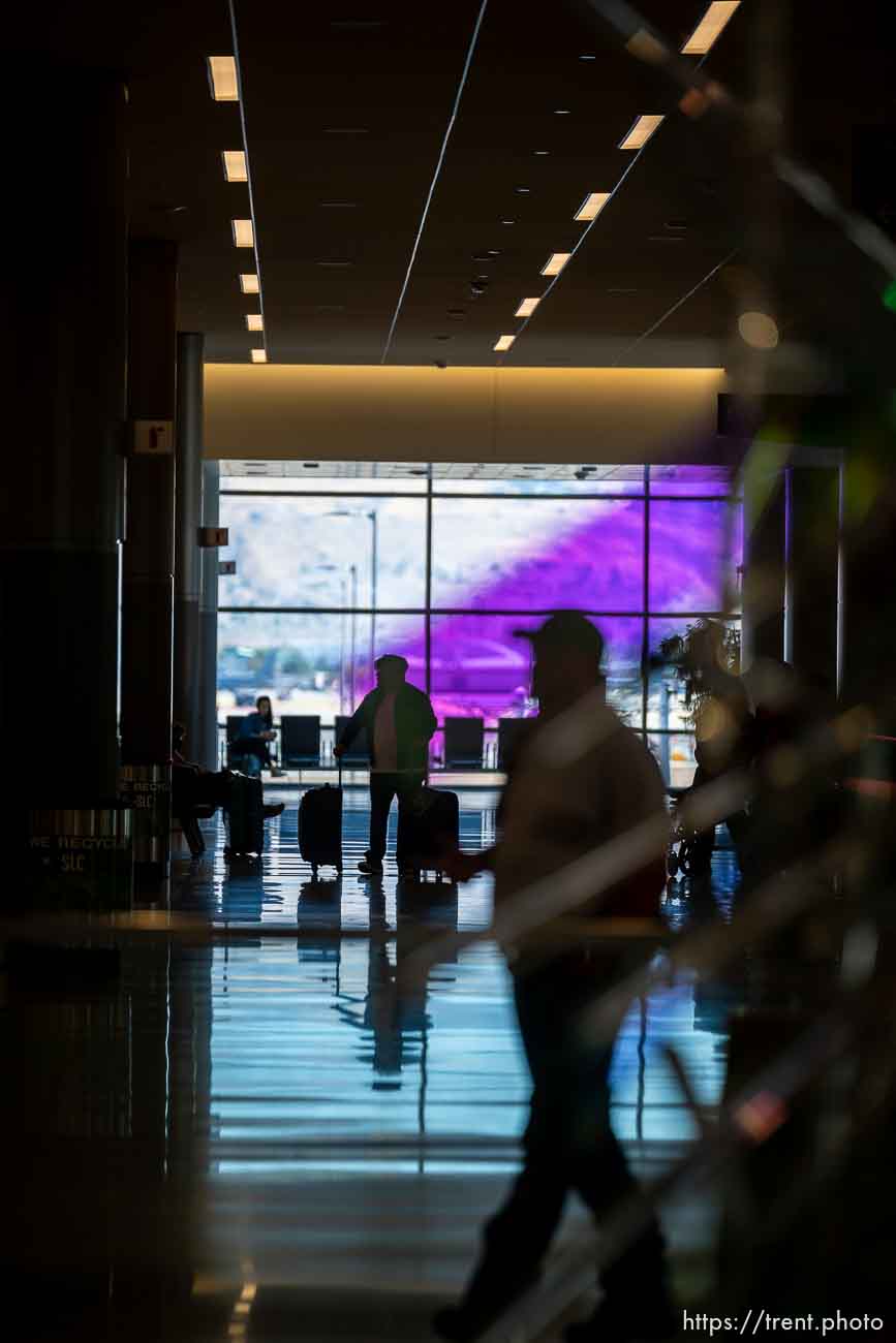 (Trent Nelson  |  The Salt Lake Tribune) Travelers at the Salt Lake City International Airport on Friday, Sept. 23, 2022.