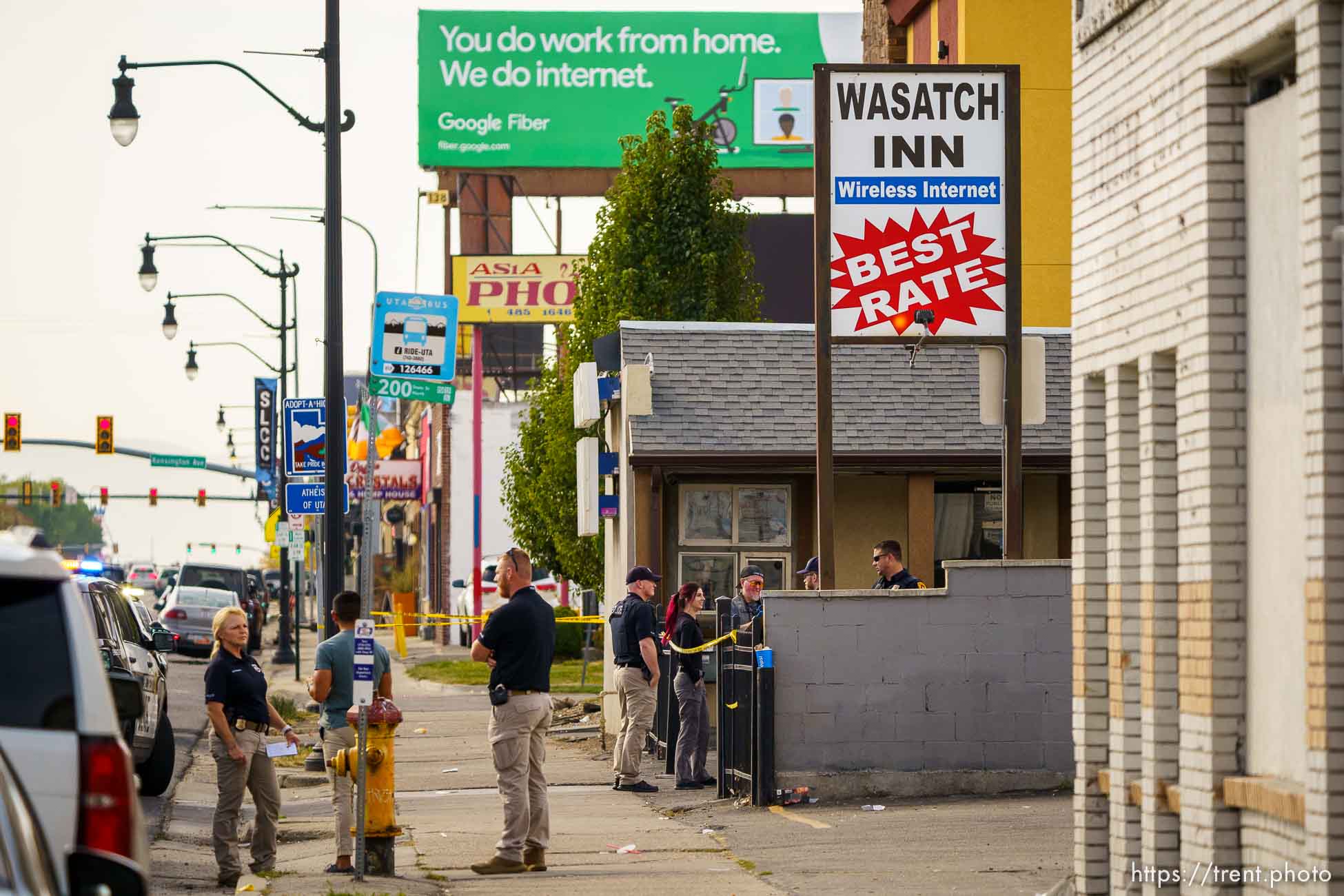 (Trent Nelson  |  The Salt Lake Tribune) Police at the scene of a shooting at Wasatch Inn, on State Street in the Ballpark neighborhood of Salt Lake City on Tuesday, Oct. 11, 2022.