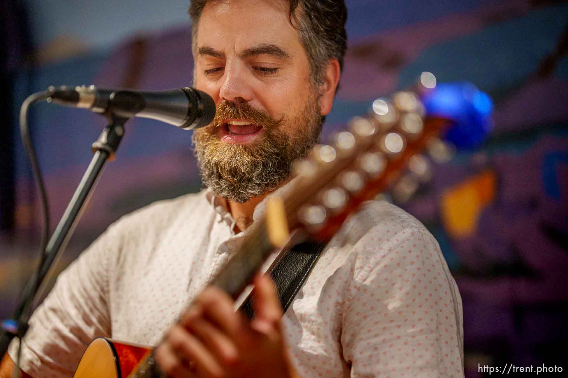 (Trent Nelson  |  The Salt Lake Tribune) Cindy McAllister and Ben Brinton, The Deaf & The Musician, performing at RoHa Brewing Project in Salt Lake City on Thursday, Oct. 13, 2022.