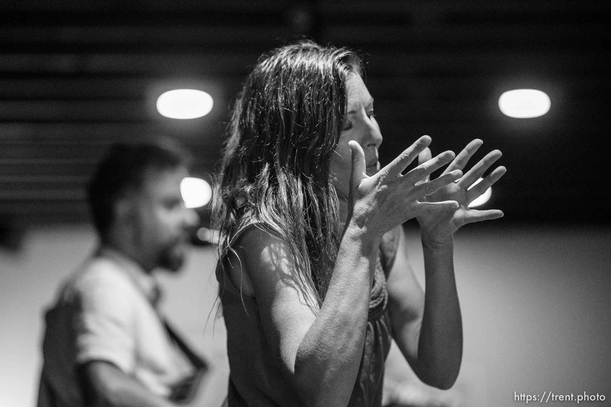 (Trent Nelson  |  The Salt Lake Tribune) Cindy McAllister and Ben Brinton, The Deaf & The Musician, performing at RoHa Brewing Project in Salt Lake City on Thursday, Oct. 13, 2022.