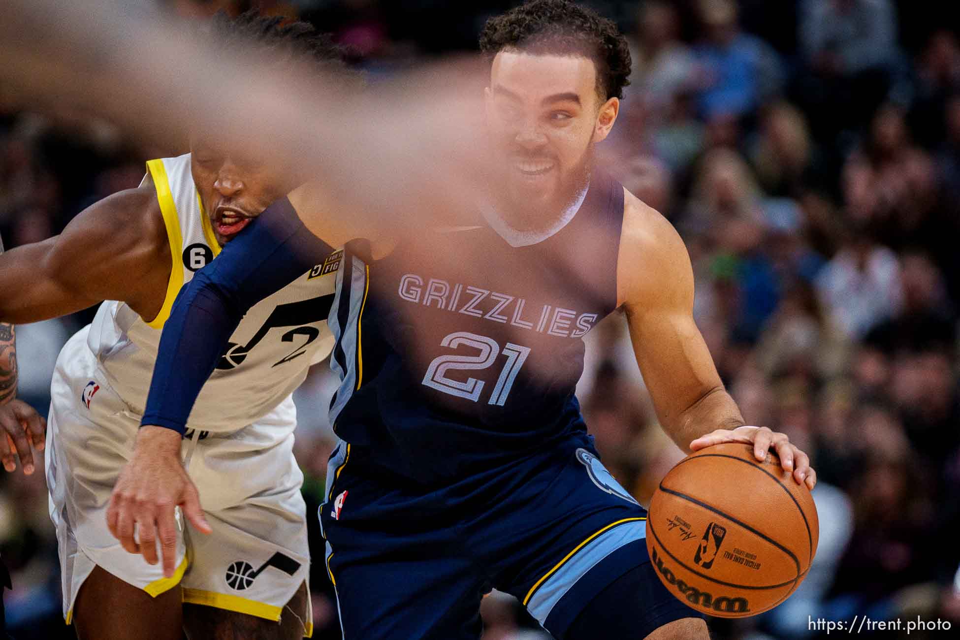 (Trent Nelson  |  The Salt Lake Tribune) Utah Jazz guard Collin Sexton (2) collides with Memphis Grizzlies guard Tyus Jones (21) as the Utah Jazz host the Memphis Grizzlies, NBA basketball in Salt Lake City on Saturday, Oct. 29, 2022.