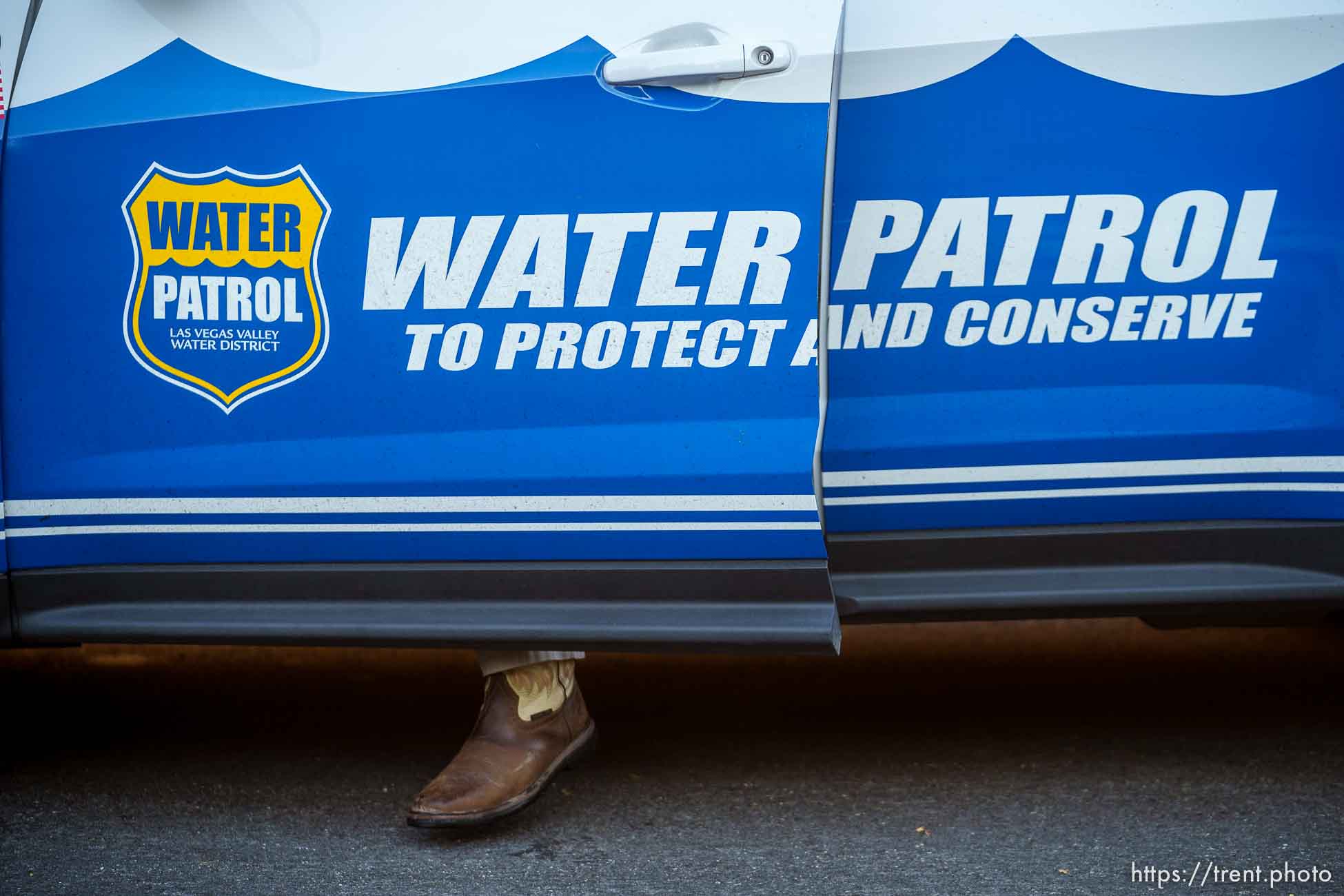 (Trent Nelson  |  The Salt Lake Tribune) Salvador Polanco-Gamez, a conservation aide with the Las Vegas Valley Water District, patrols in Summerlin, a community in the Las Vegas Valley, Nevada on Thursday, Sept. 29, 2022.