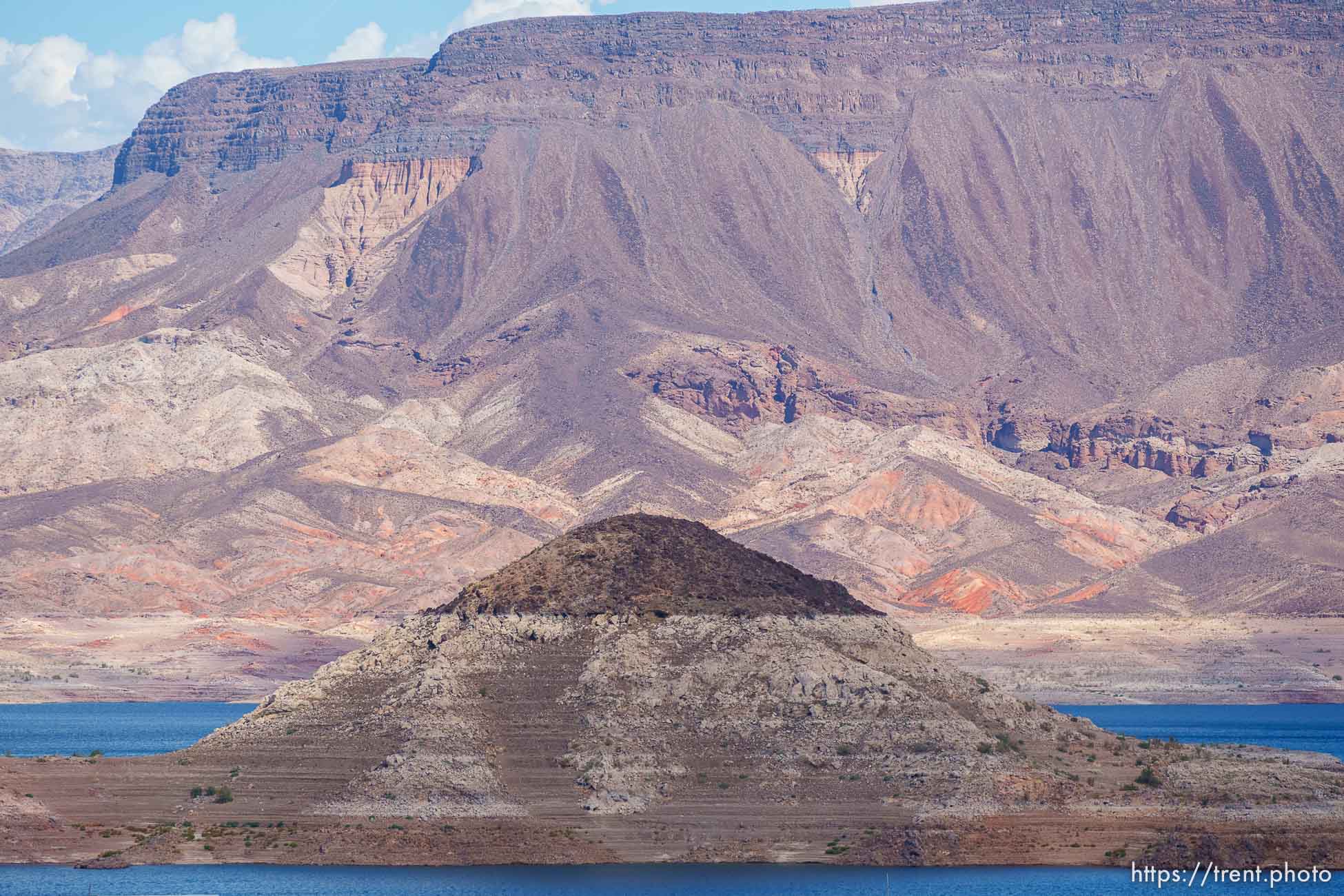 (Trent Nelson  |  The Salt Lake Tribune) A high-water mark and the current low water level at Rock Island, Lake Mead, Nevada, on Thursday, Sept. 29, 2022.