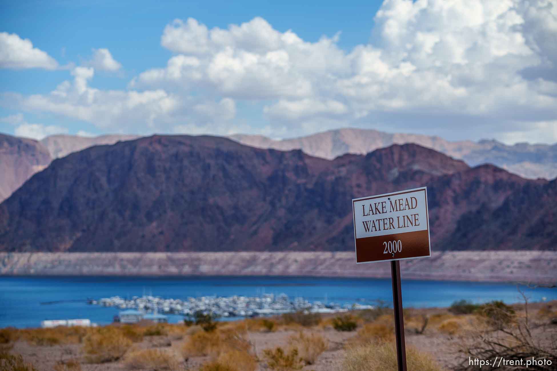 (Trent Nelson  |  The Salt Lake Tribune) A sign at the Hemenway Harbor launch ramp marks the water line at Lake Mead in 2000, contrasting with the current low water levels in Nevada, on Thursday, Sept. 29, 2022.