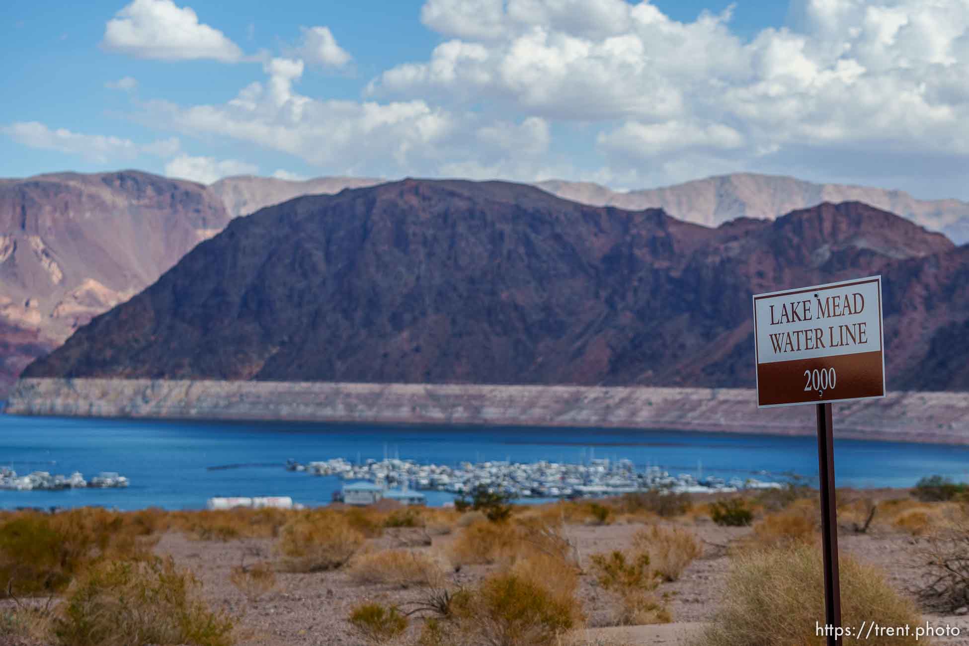 (Trent Nelson  |  The Salt Lake Tribune) A sign at the Hemenway Harbor launch ramp marks the water line at Lake Mead in 2000, contrasting with the current low water levels in Nevada, on Thursday, Sept. 29, 2022.