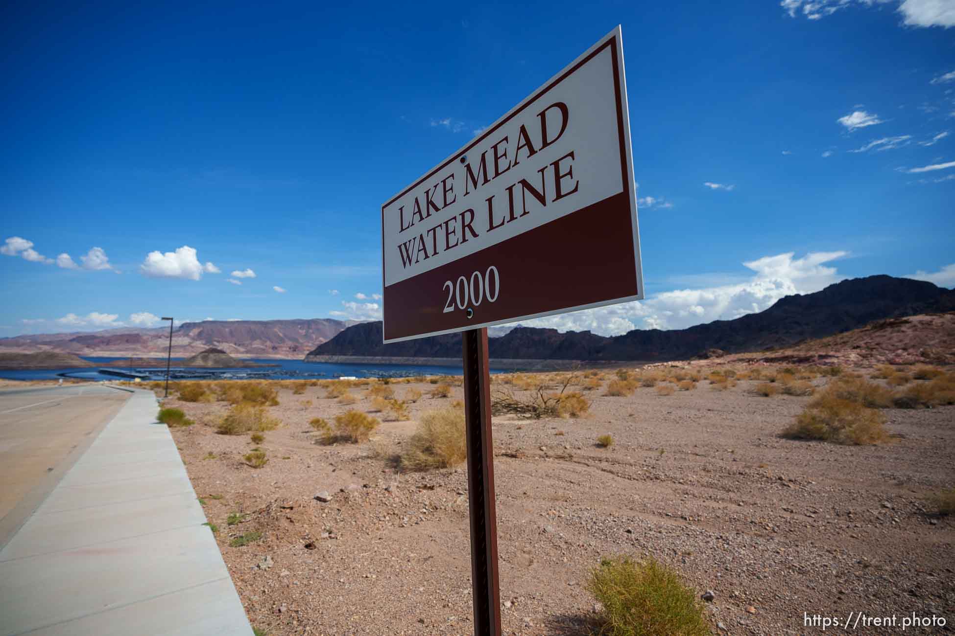 (Trent Nelson  |  The Salt Lake Tribune) A sign at the Hemenway Harbor launch ramp marks the water line at Lake Mead in 2000, contrasting with the current low water levels in Nevada, on Thursday, Sept. 29, 2022.