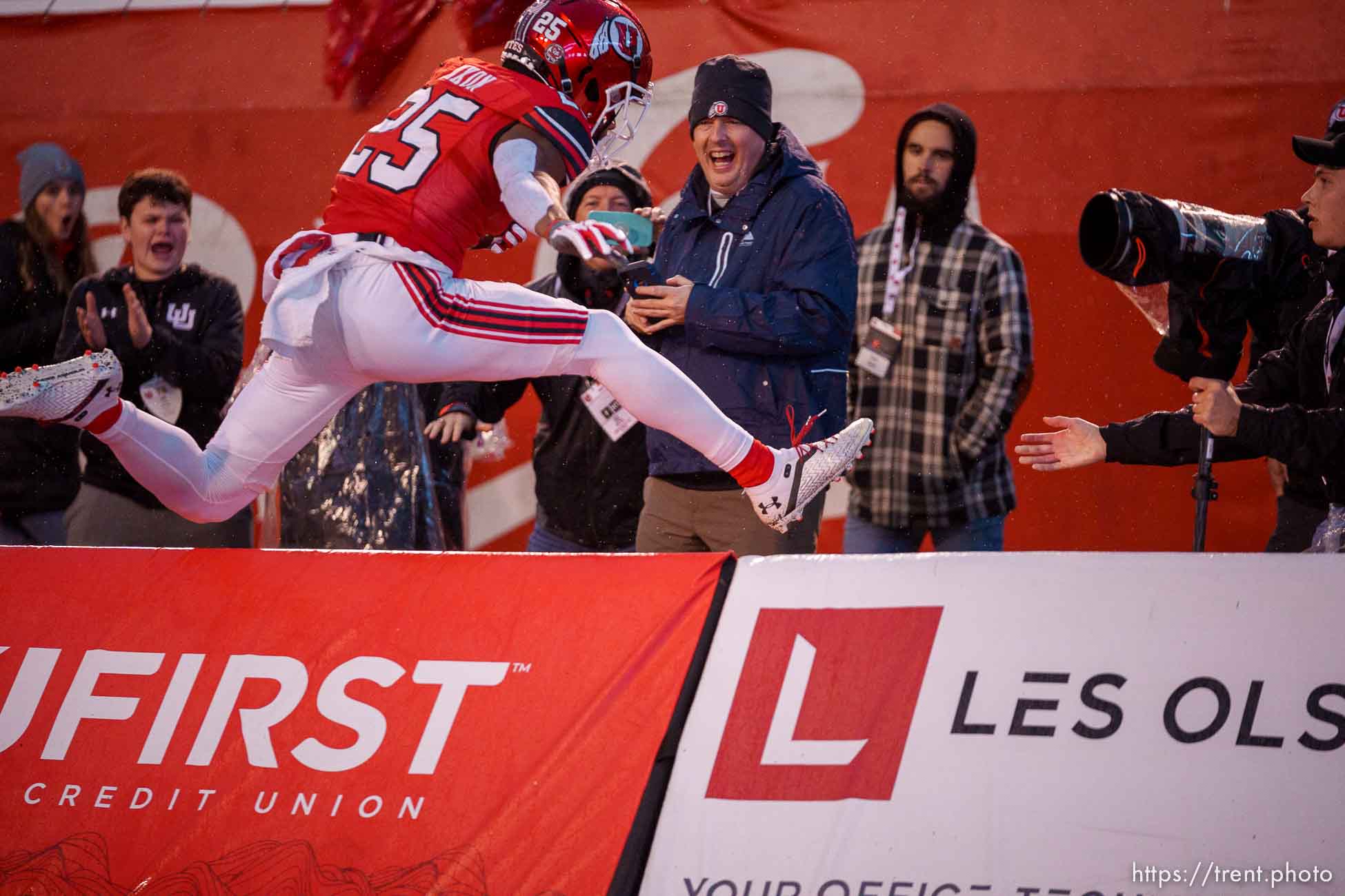 (Trent Nelson  |  The Salt Lake Tribune) Utah Utes wide receiver Jaylen Dixon (25) leaps over a sign while scoring a touchdown as the University of Utah hosts Arizona, NCAA football in Salt Lake City on Saturday, Nov. 5, 2022.