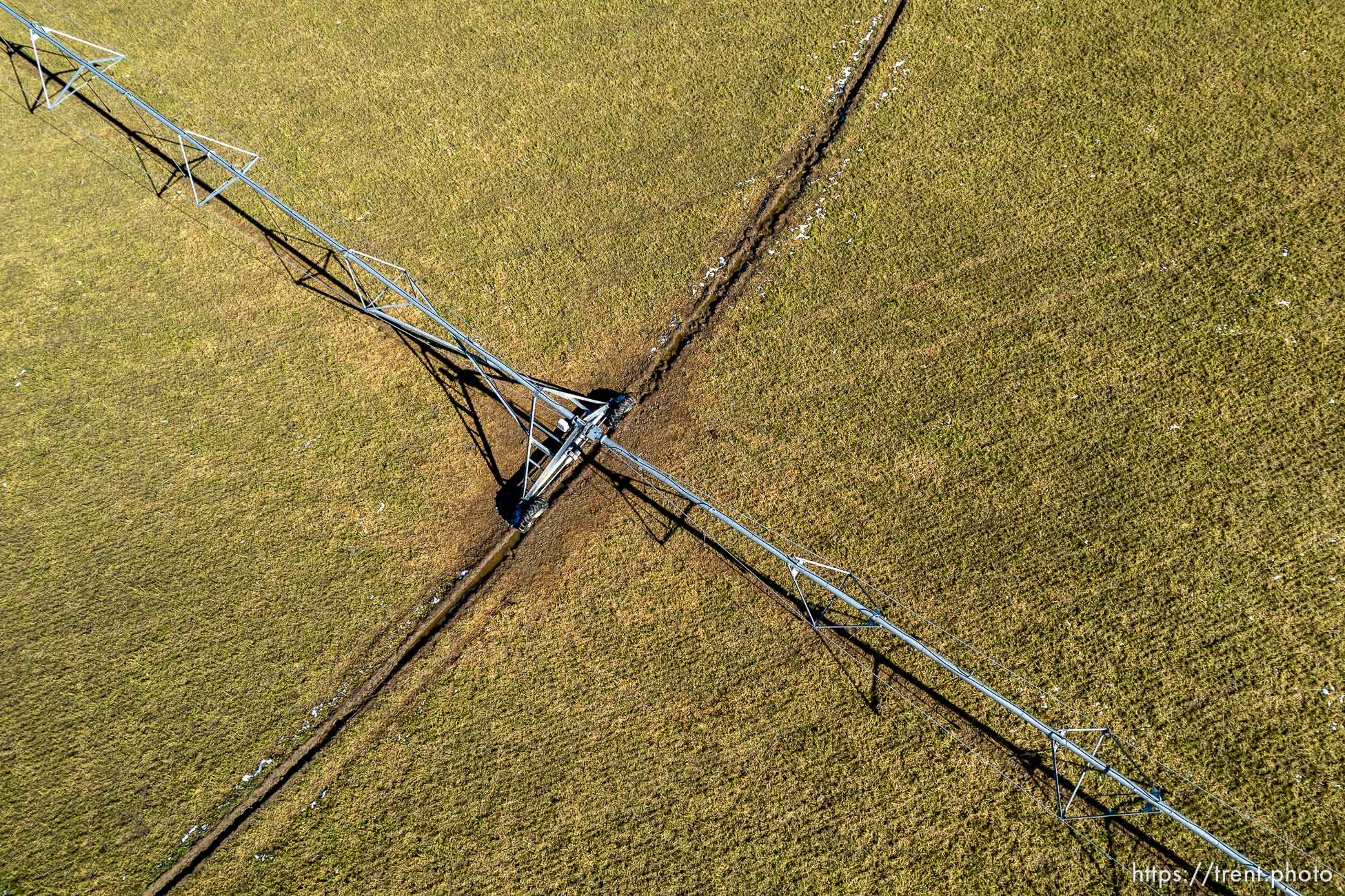 (Trent Nelson  |  The Salt Lake Tribune) Pivot irrigation on an alfalfa field in Mt. Carmel  on Thursday, Nov. 10, 2022.