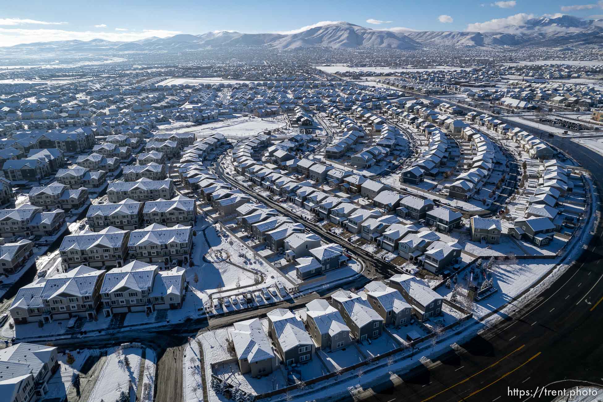 (Trent Nelson  |  The Salt Lake Tribune) Fresh snow on homes in Herriman on Thursday, Dec. 8, 2022.