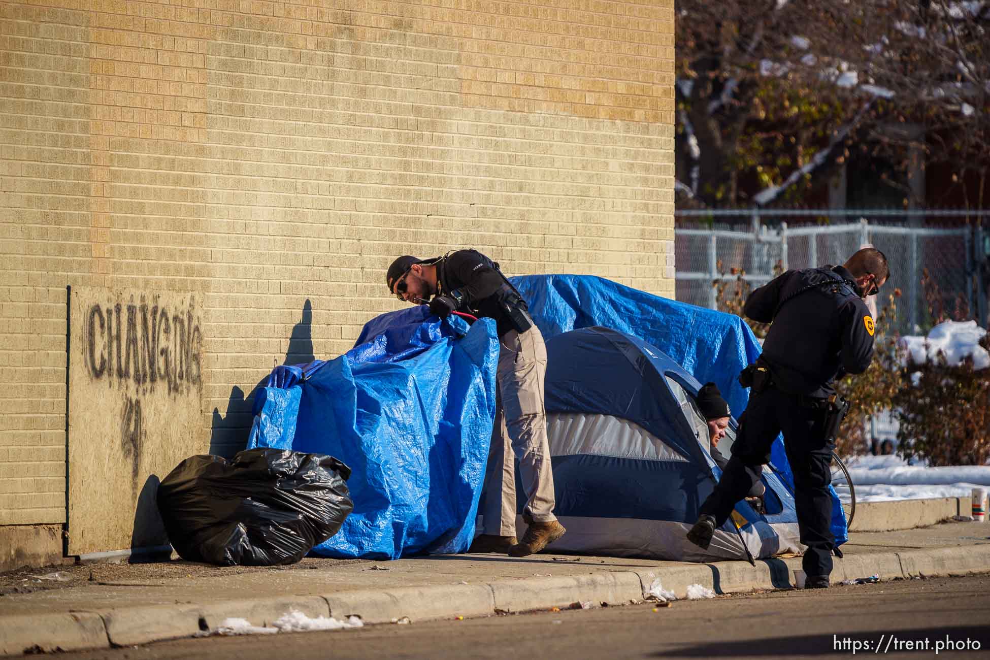 police, homeless tent, state street, on Monday, Dec. 19, 2022.