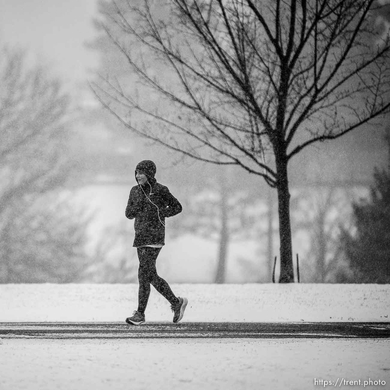 (Trent Nelson  |  The Salt Lake Tribune) A runner in Sugar House Park in Salt Lake City on Wednesday, Dec. 28, 2022.